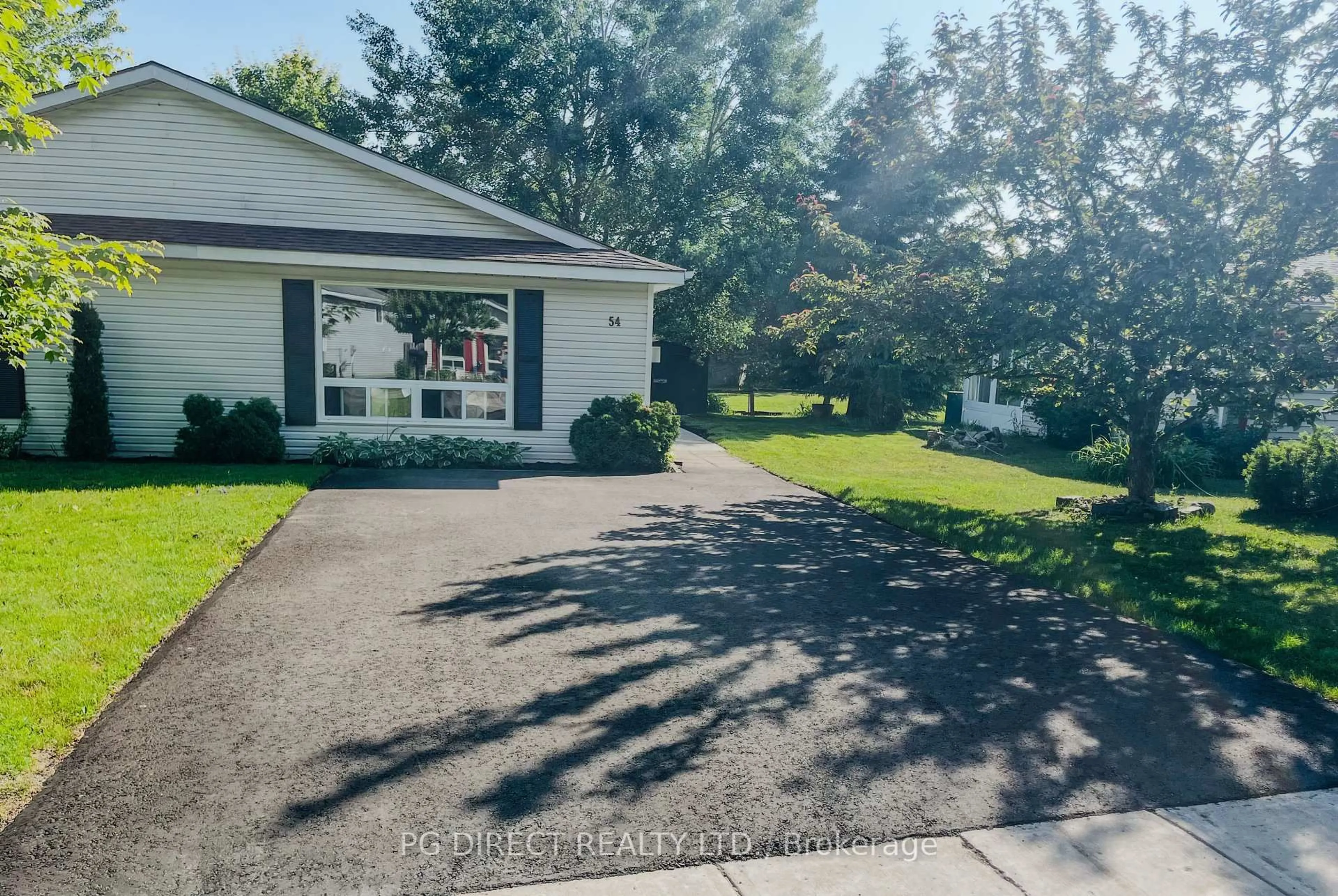 A pic from outside/outdoor area/front of a property/back of a property/a pic from drone, street for 54 Pinecone Dr, Bracebridge Ontario P1L 2G3