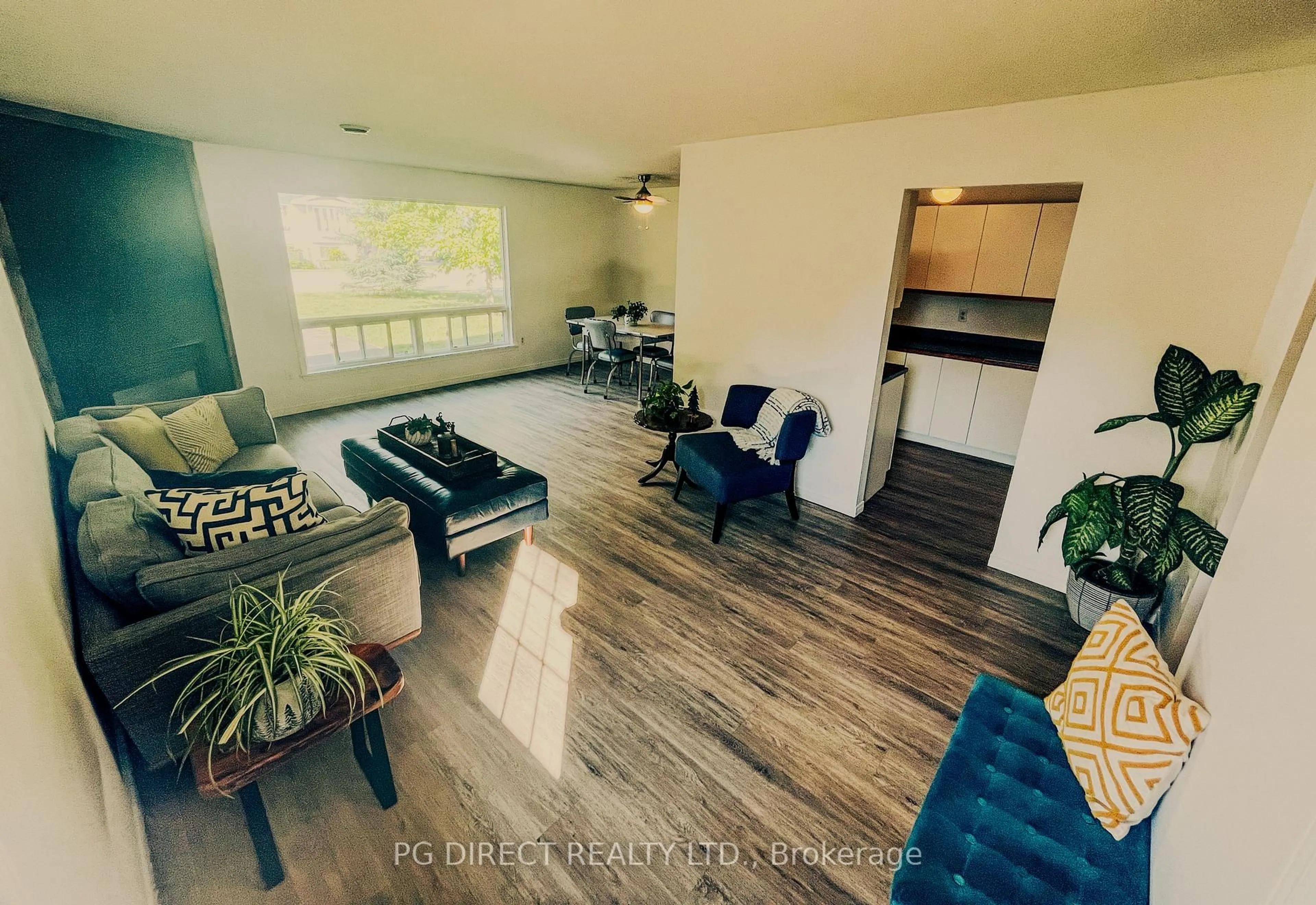 Living room with furniture, wood/laminate floor for 54 Pinecone Dr, Bracebridge Ontario P1L 2G3