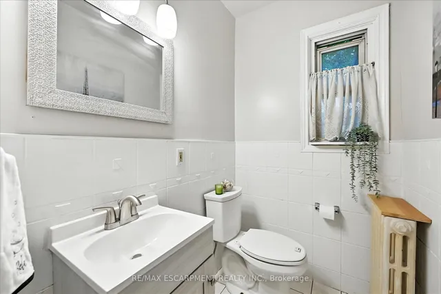 Additional property image - 36 Grosvenor Ave