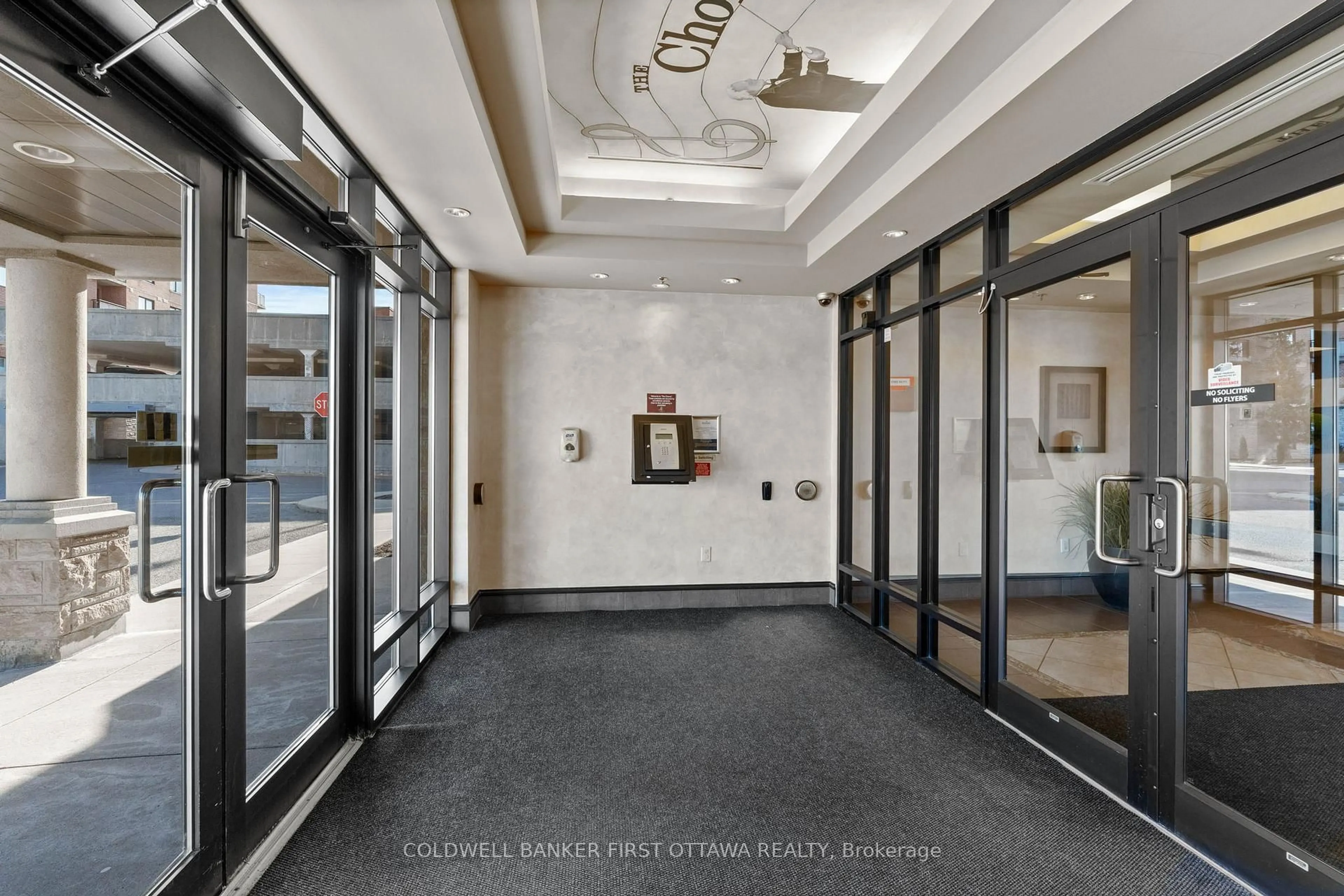 Indoor foyer for 314 CENTRAL PARK Dr #912, Ottawa Ontario K2C 0R2
