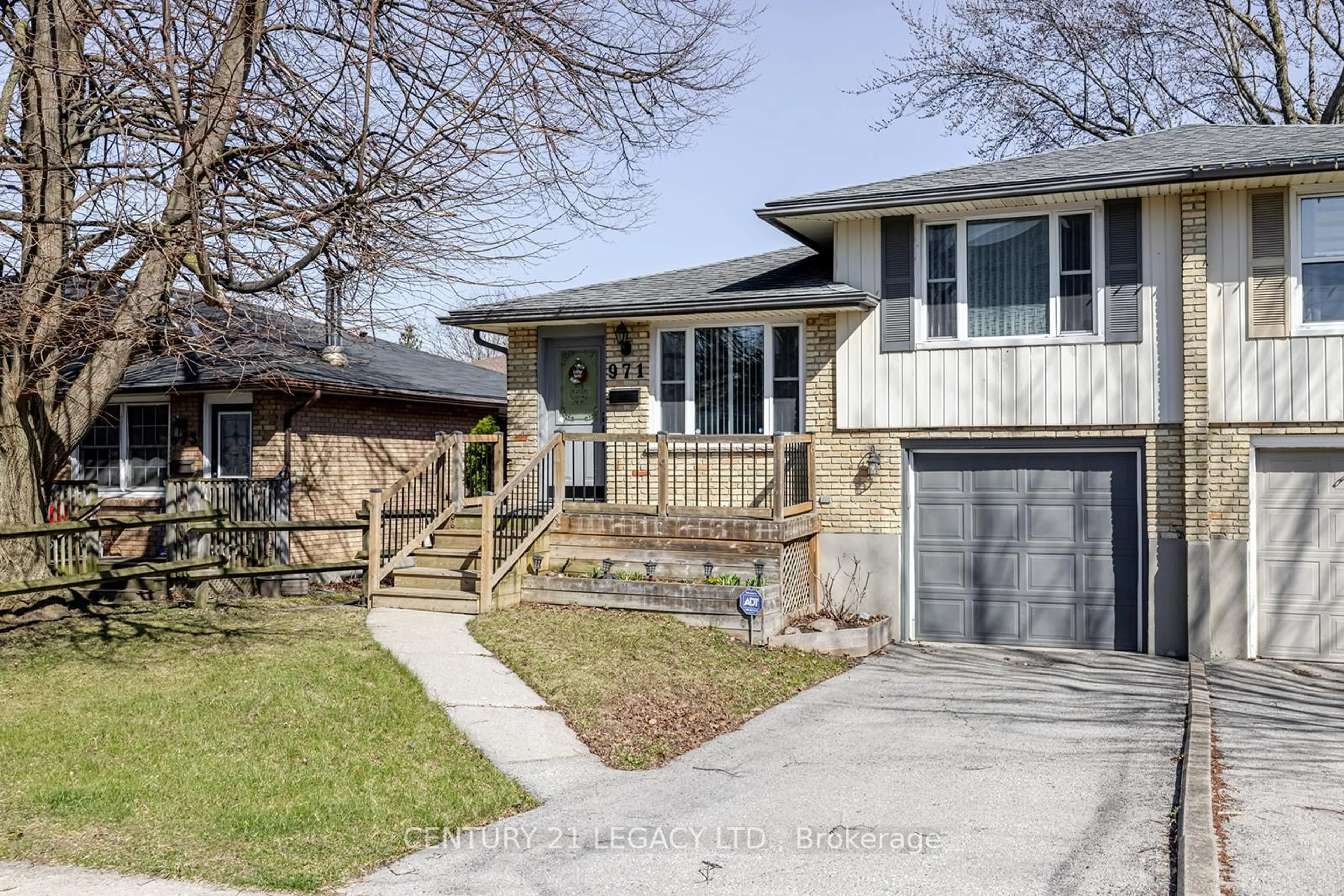 Home with vinyl exterior material, street for 971 Eagle Cres, London South Ontario N5Z 4K5