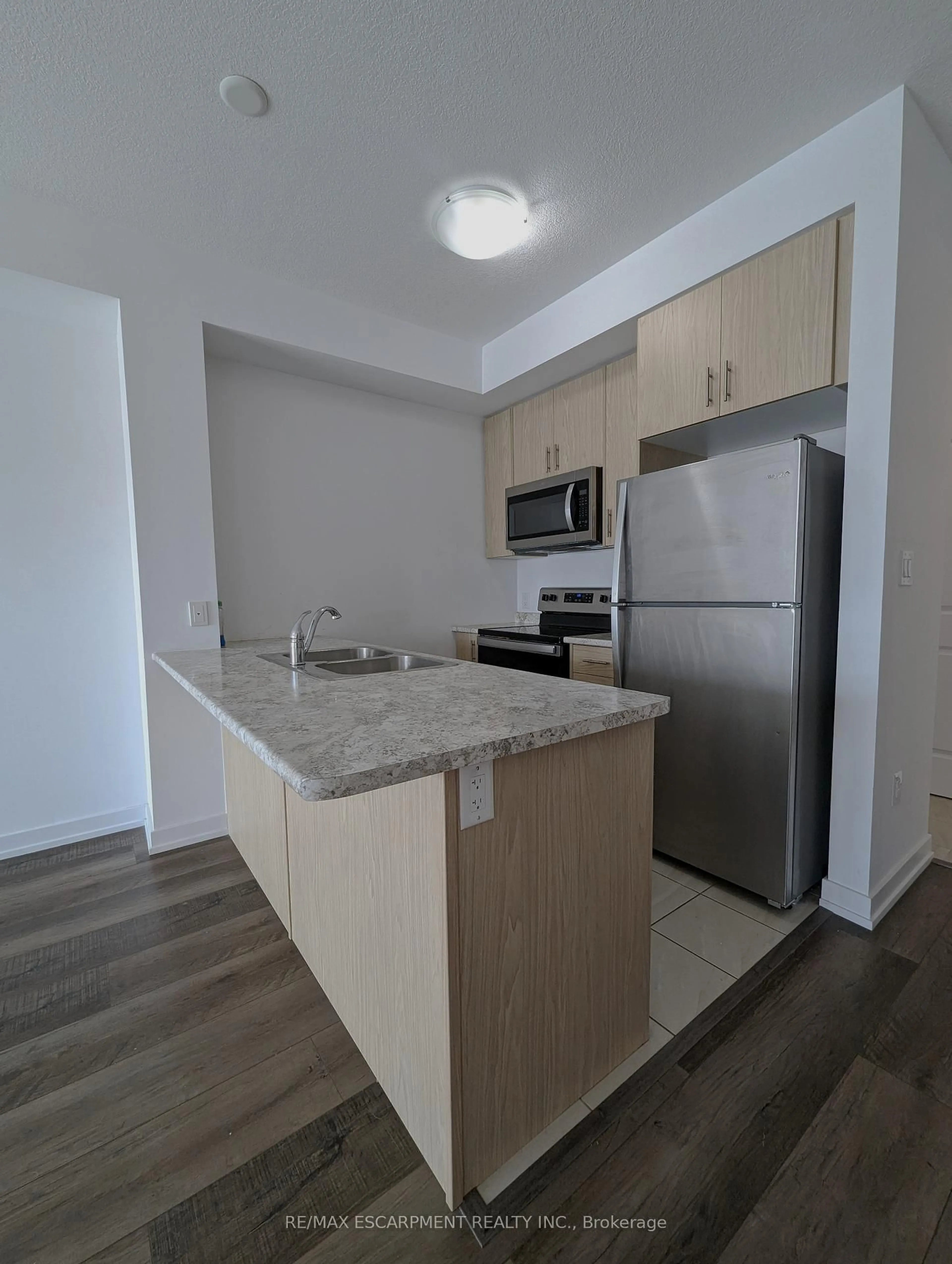 Standard kitchen, unknown for 450 Dundas St #434, Hamilton Ontario L0R 2H4