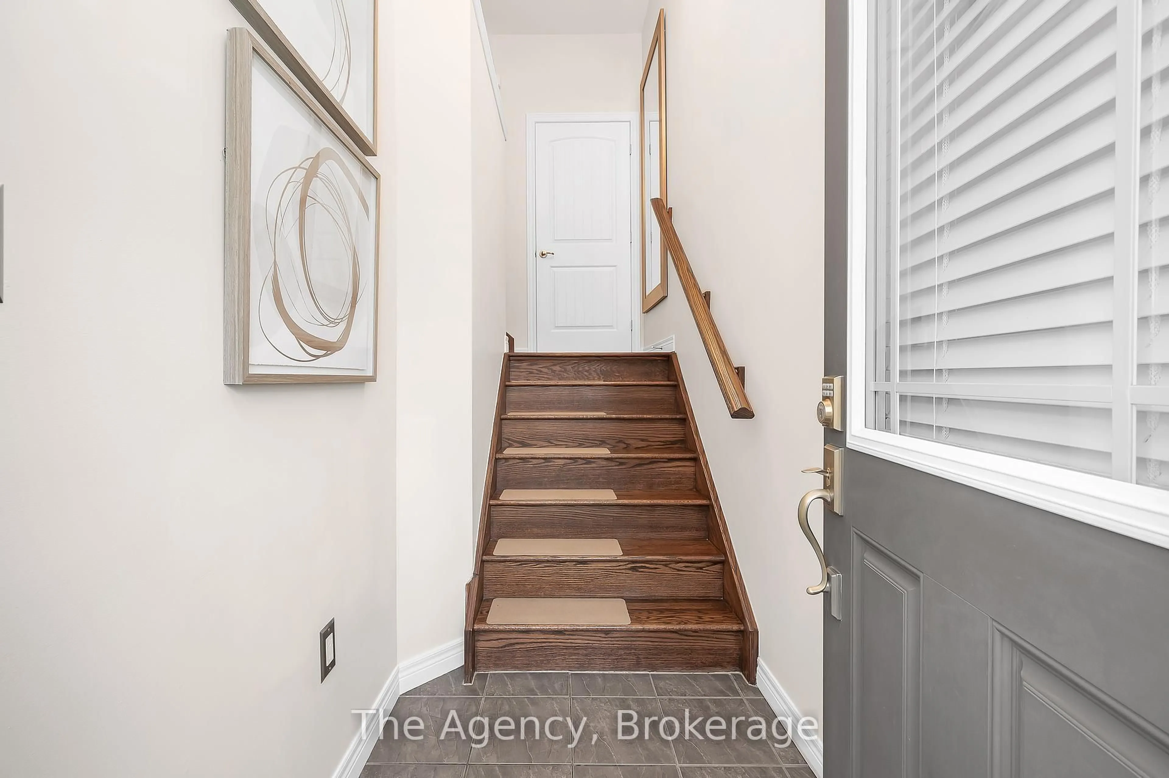 Indoor entryway for 201 Westbank Tr #13, Hamilton Ontario L8J 0H5