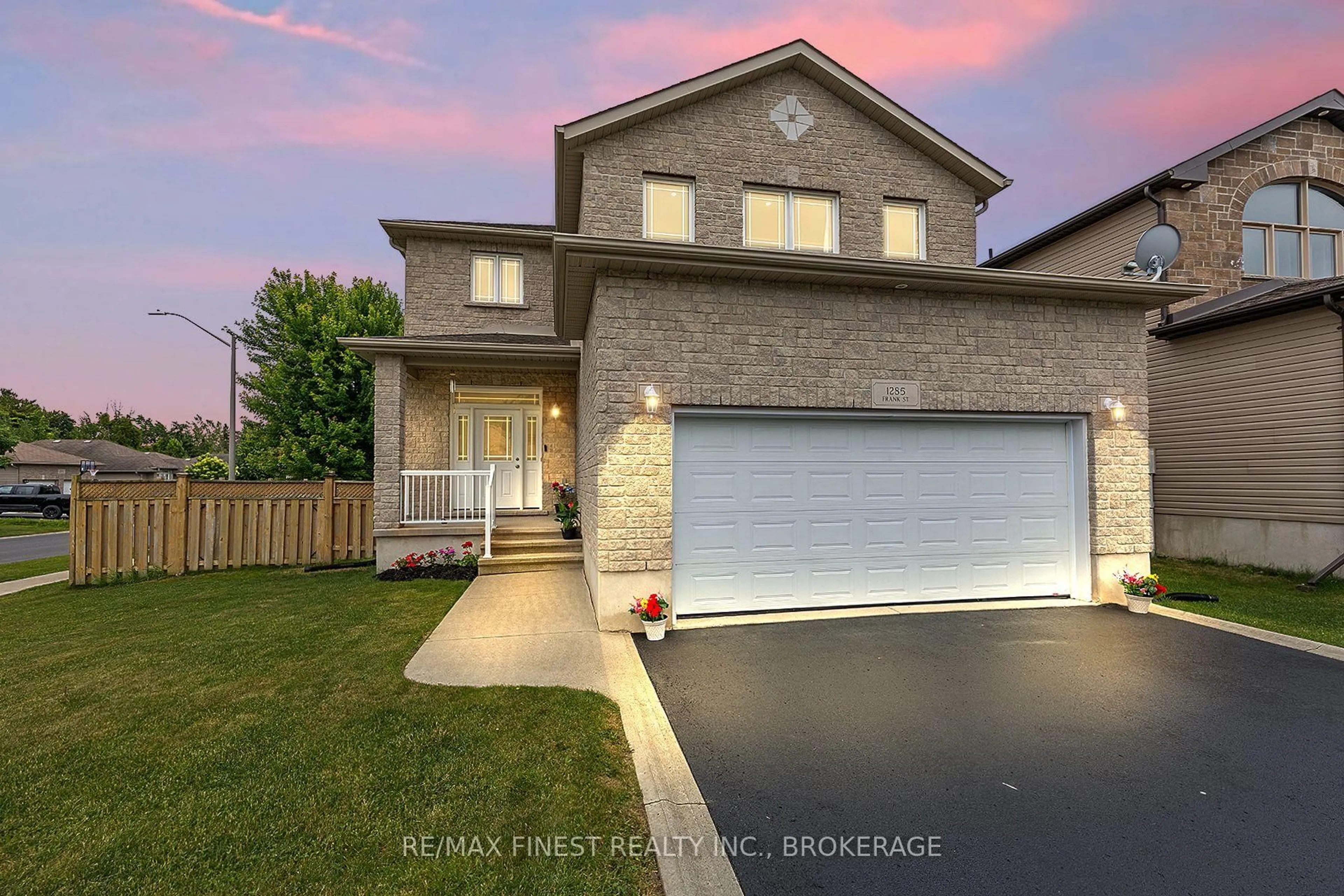 A pic from outside/outdoor area/front of a property/back of a property/a pic from drone, street for 1285 Frank St, Kingston Ontario K7P 0G9