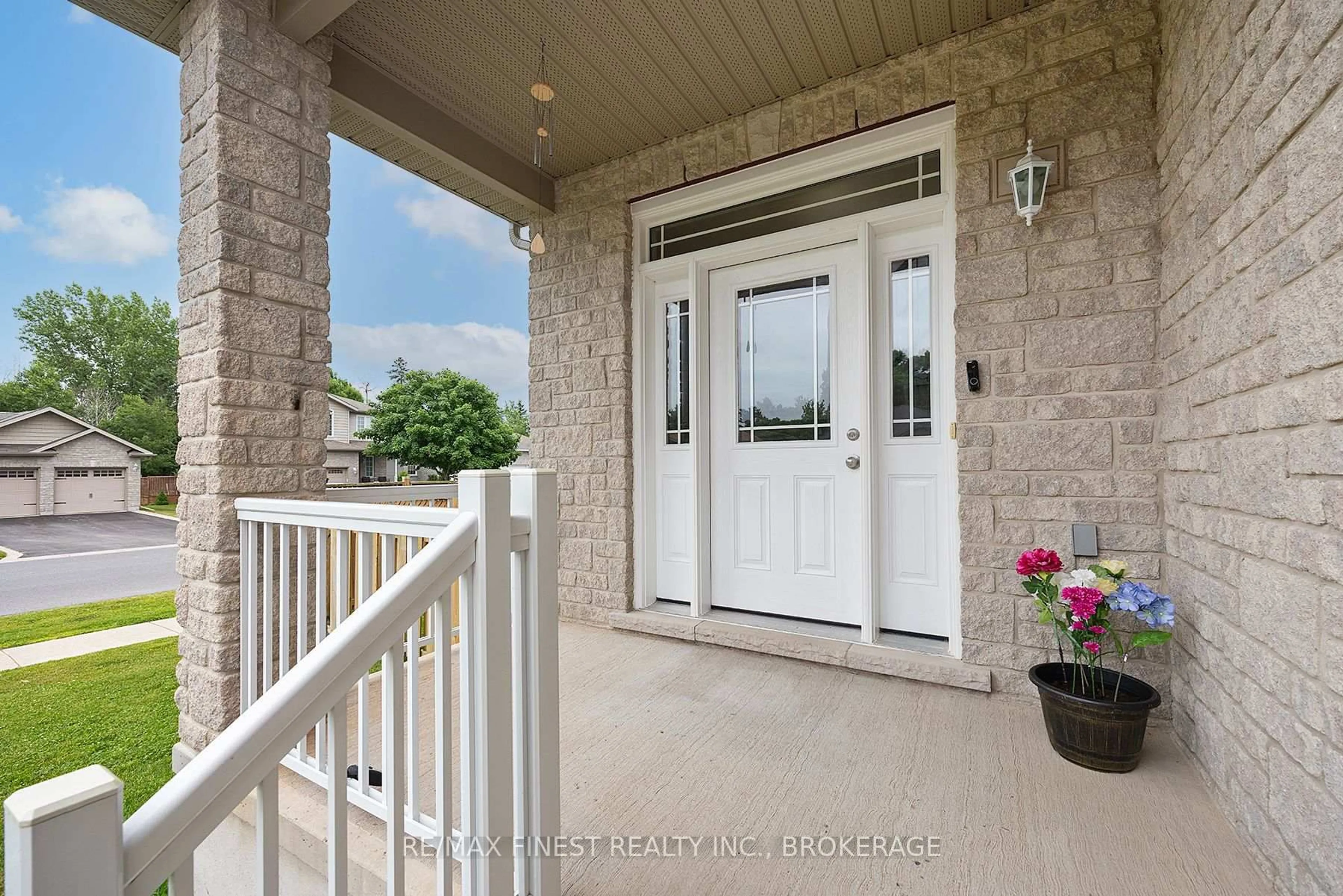 Indoor entryway for 1285 Frank St, Kingston Ontario K7P 0G9