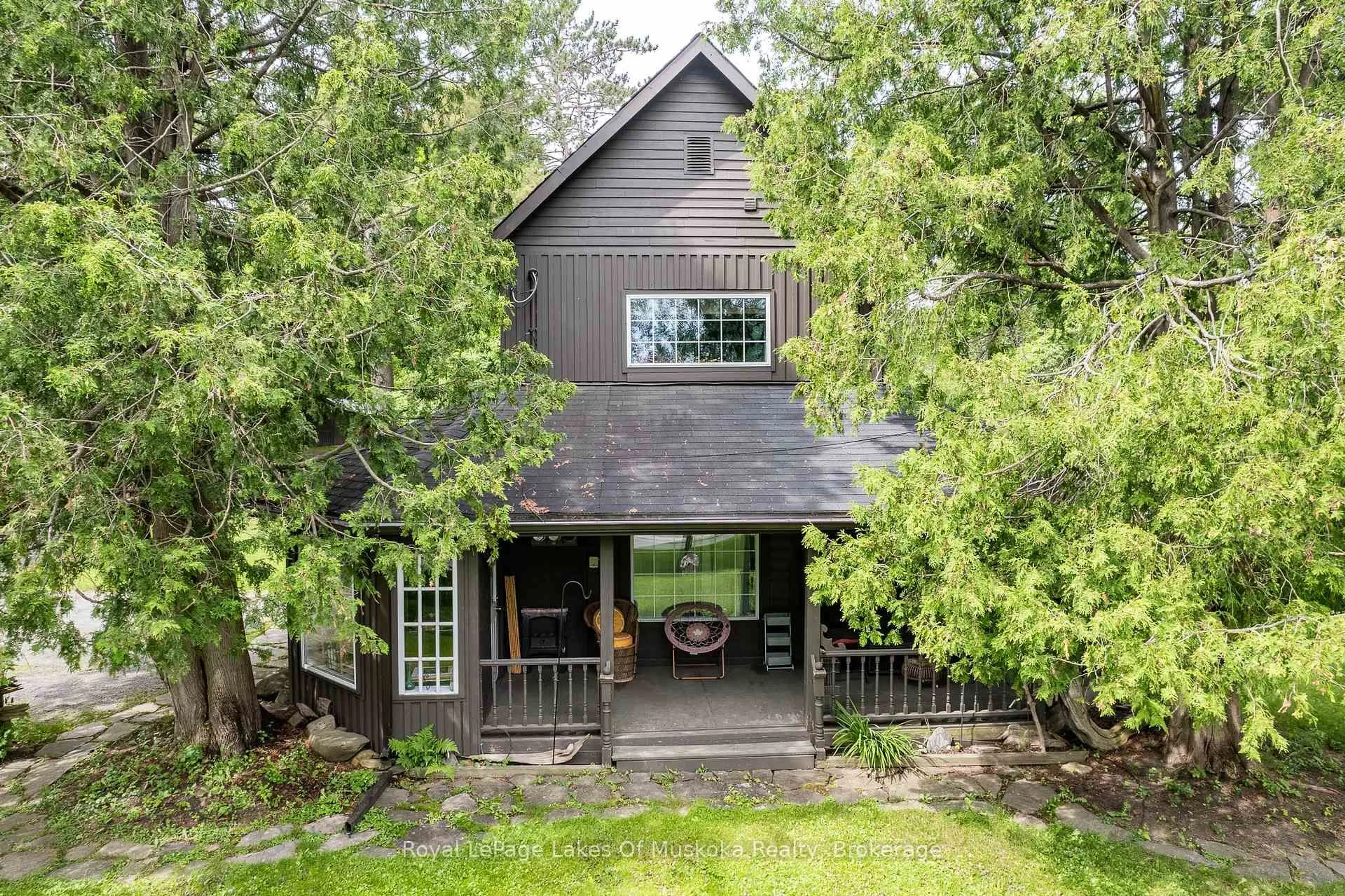 A pic from outside/outdoor area/front of a property/back of a property/a pic from drone, unknown for 41 Brunel Rd, Huntsville Ontario P1H 1P5
