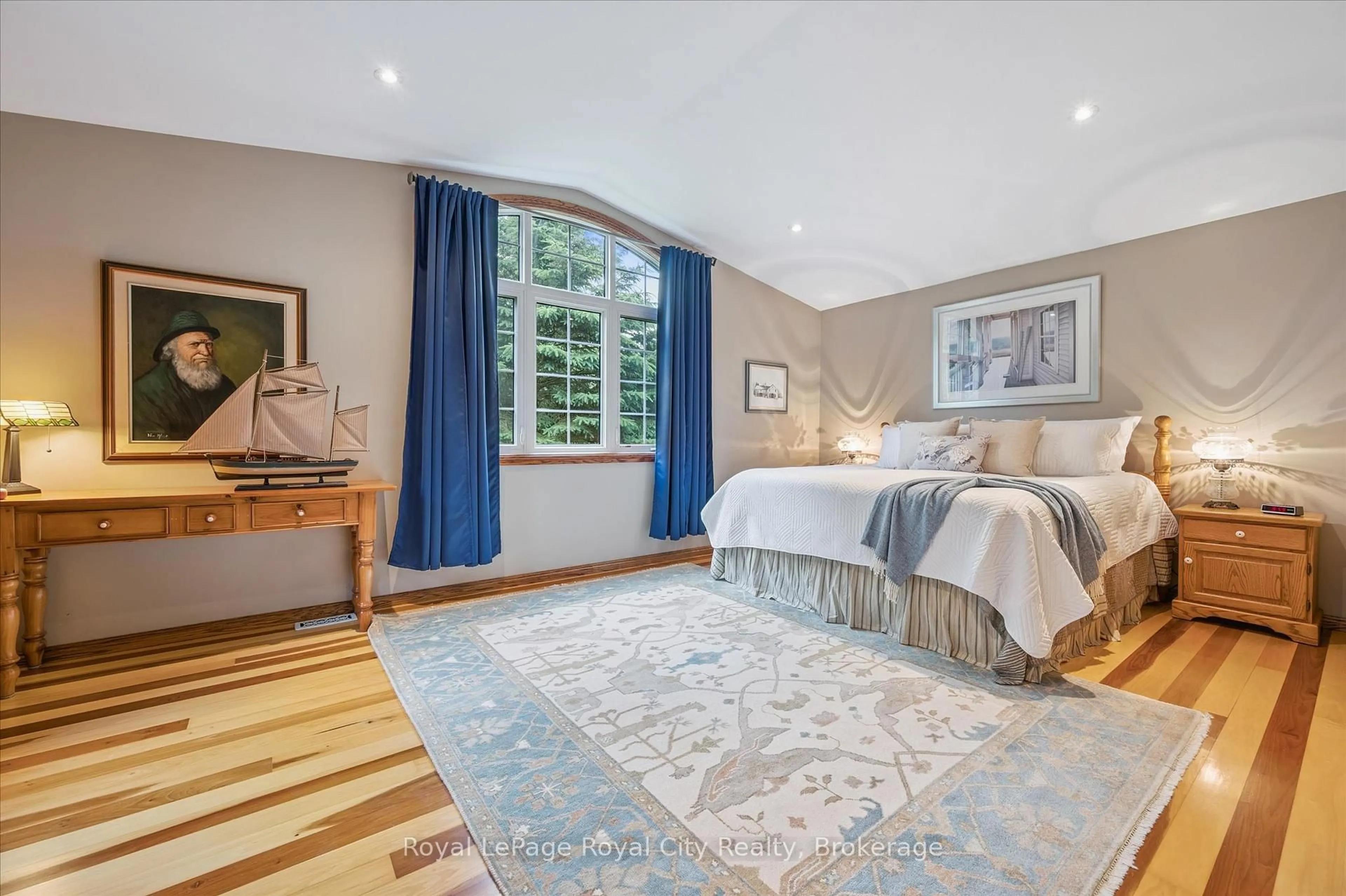 Bedroom with bed, unknown for 7242 4 Sdrd, Centre Wellington Ontario N0B 1B0