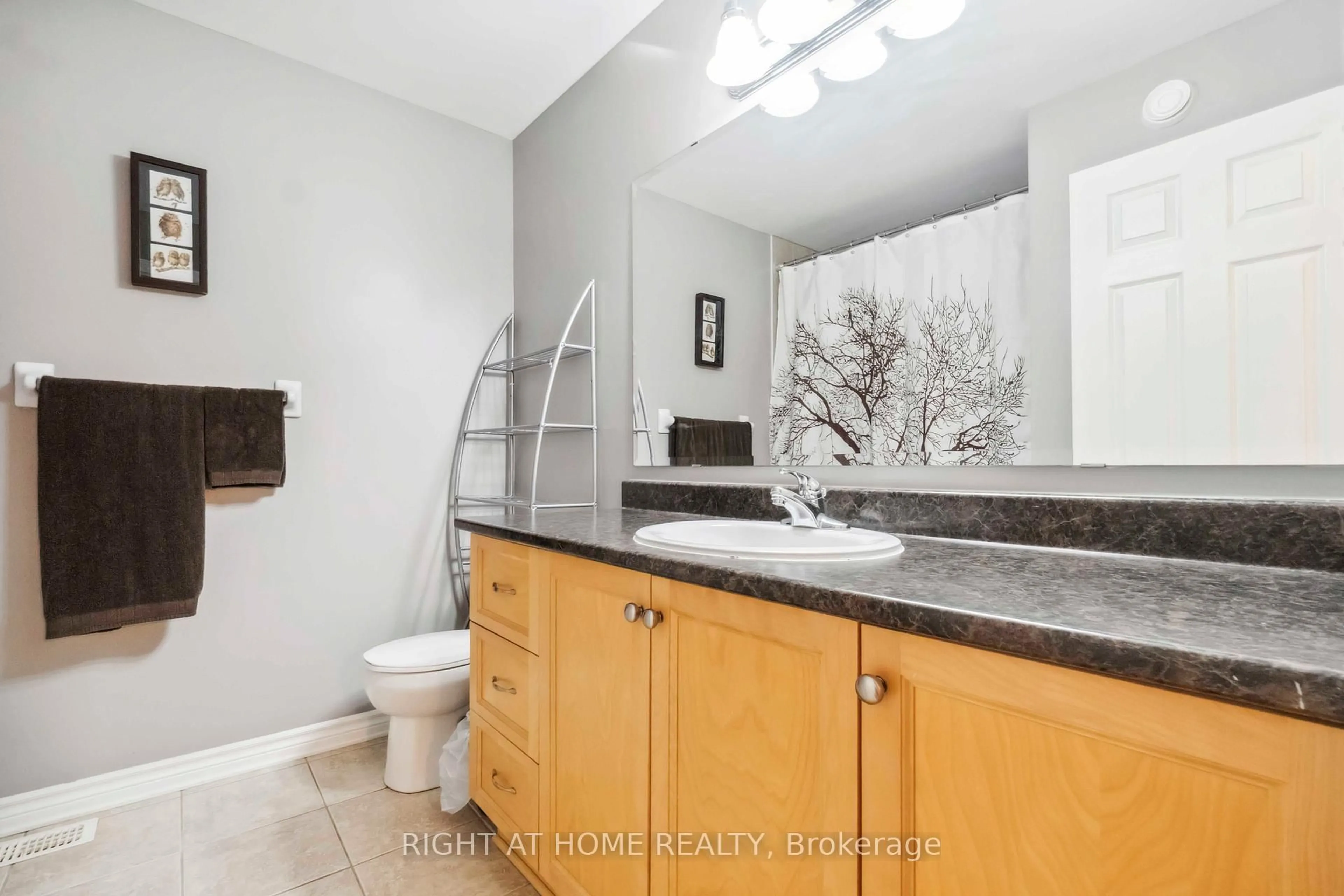 Standard bathroom, ceramic/tile floor for 163 Mojave Cres, Ottawa Ontario K2S 0H3