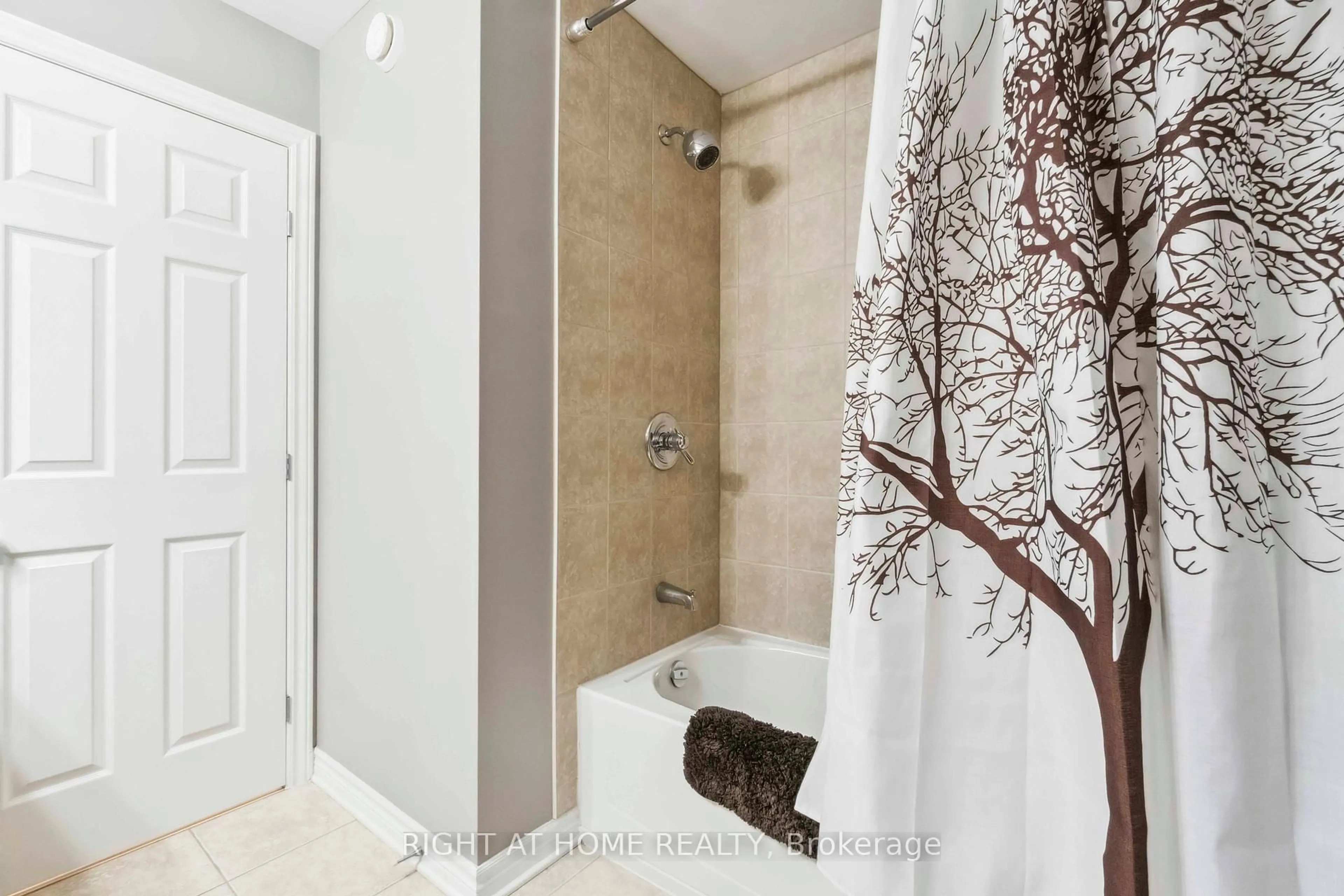 Contemporary bathroom, ceramic/tile floor for 163 Mojave Cres, Ottawa Ontario K2S 0H3