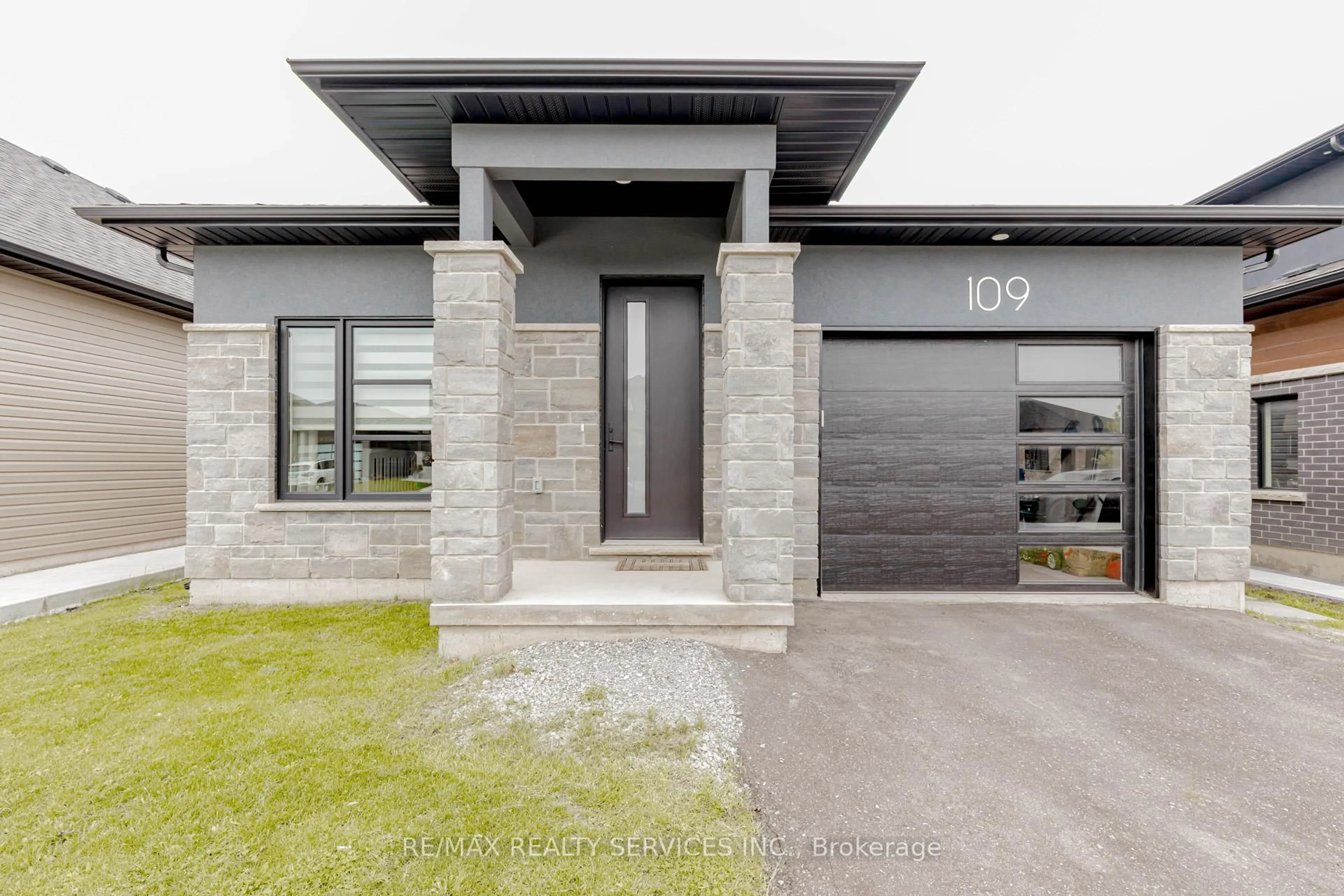 Home with brick exterior material, street for 109 Kensington St, Welland Ontario L3C 0G2