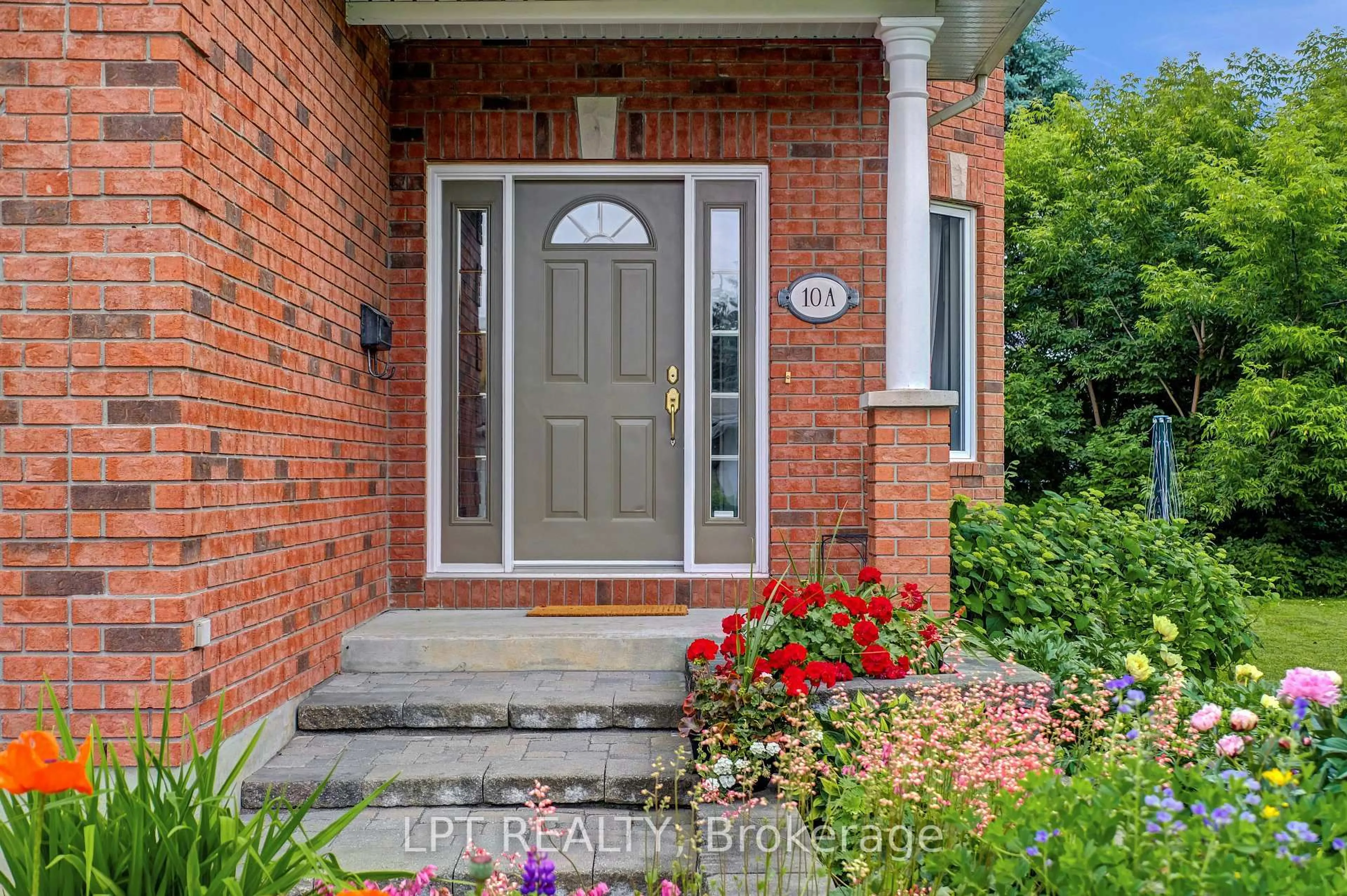Unknown for 10A Ashburn Dr, Ottawa Ontario K2E 6N3