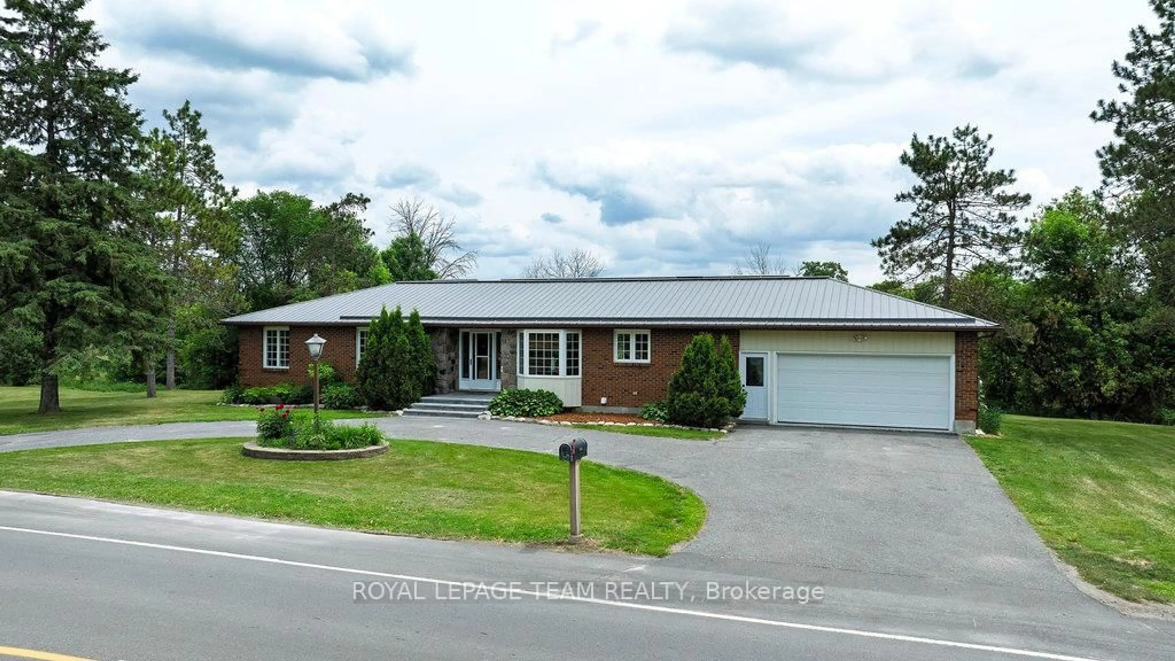 Unknown for 517 Donald B. Munro Dr, Carp Ontario K0A 1L0
