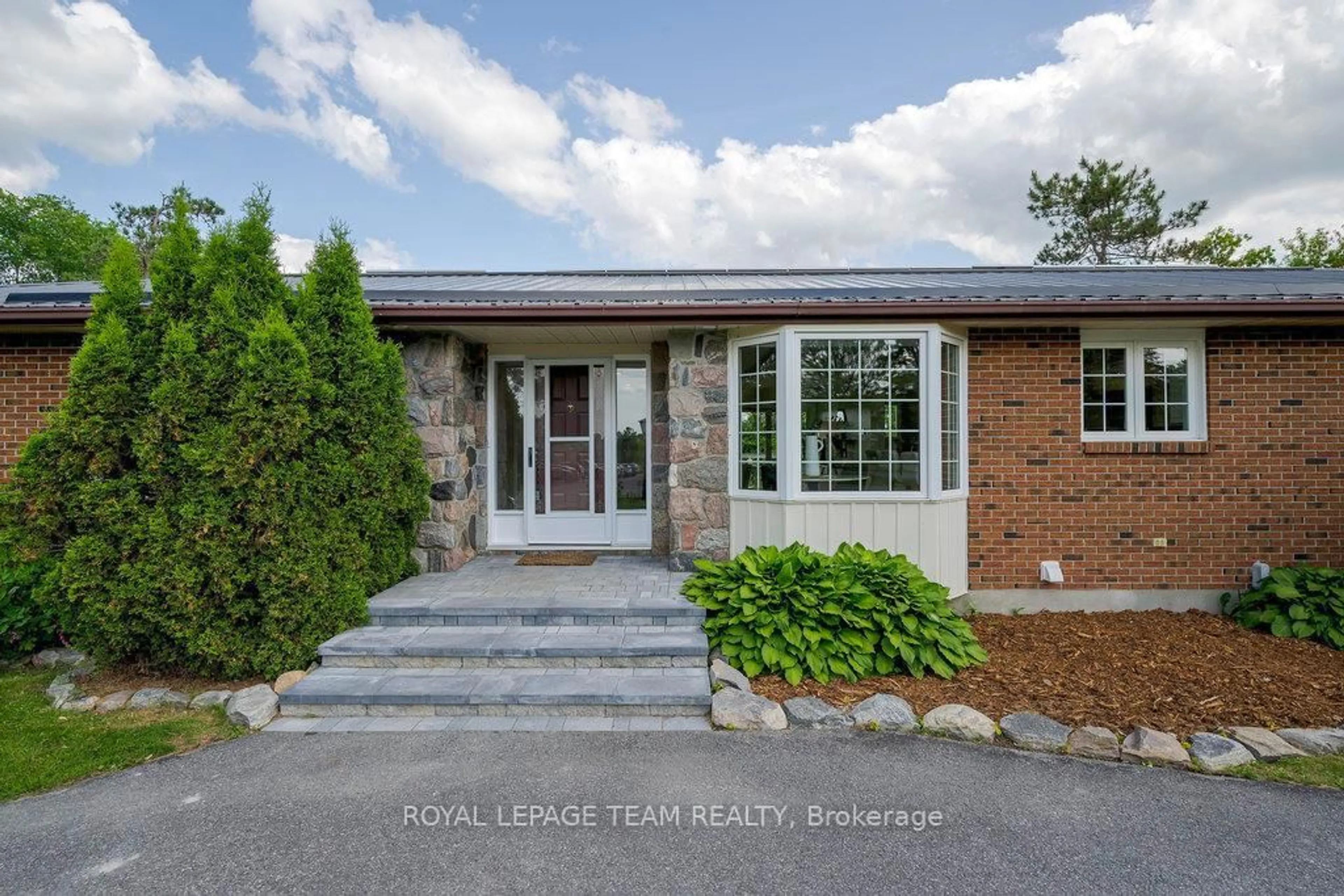 Home with brick exterior material, unknown for 517 Donald B. Munro Dr, Carp Ontario K0A 1L0