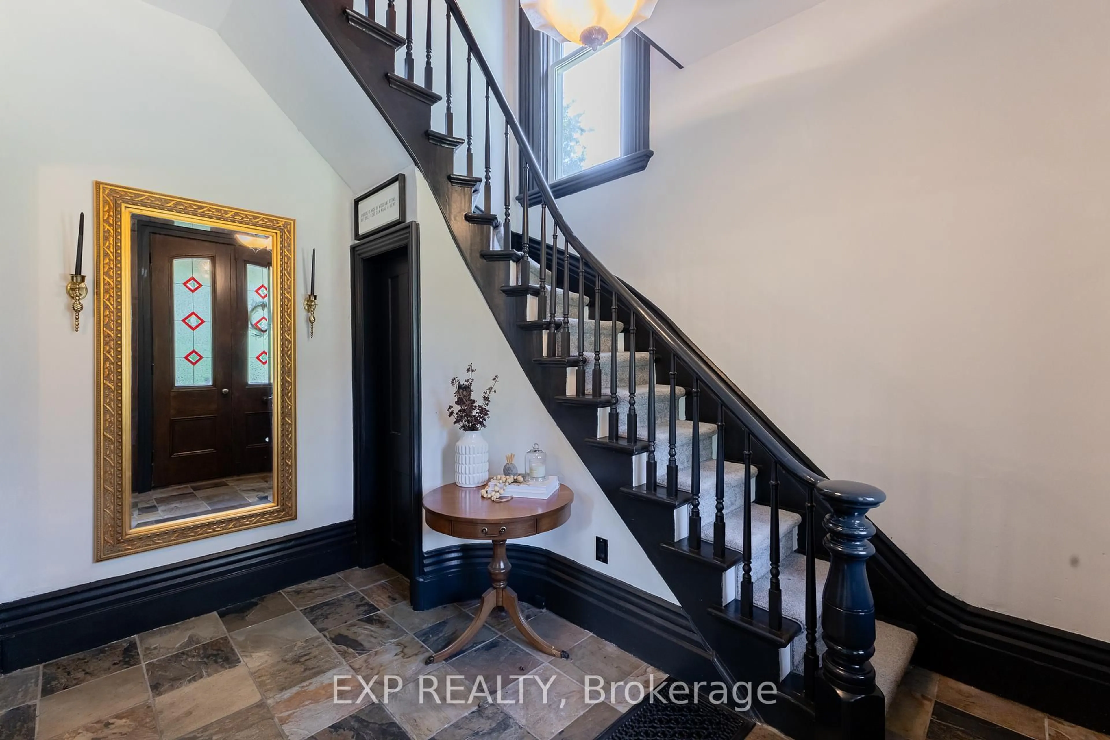 Indoor entryway for 283 Hastings St, North Middlesex Ontario N0M 2K0