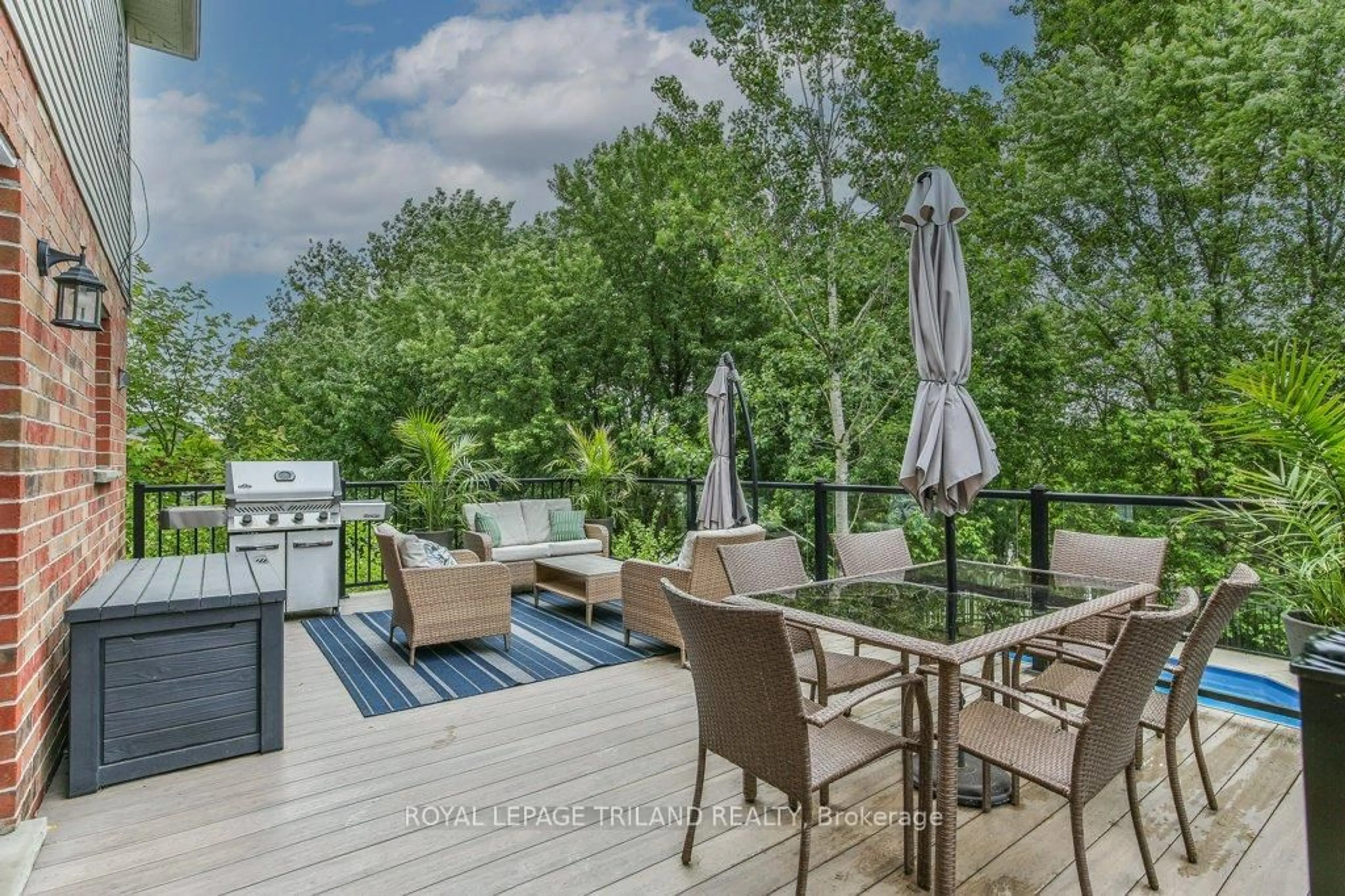 Patio, water/lake/river/ocean view for 417 KINGBIRD Crt, London North Ontario N5X 4H6