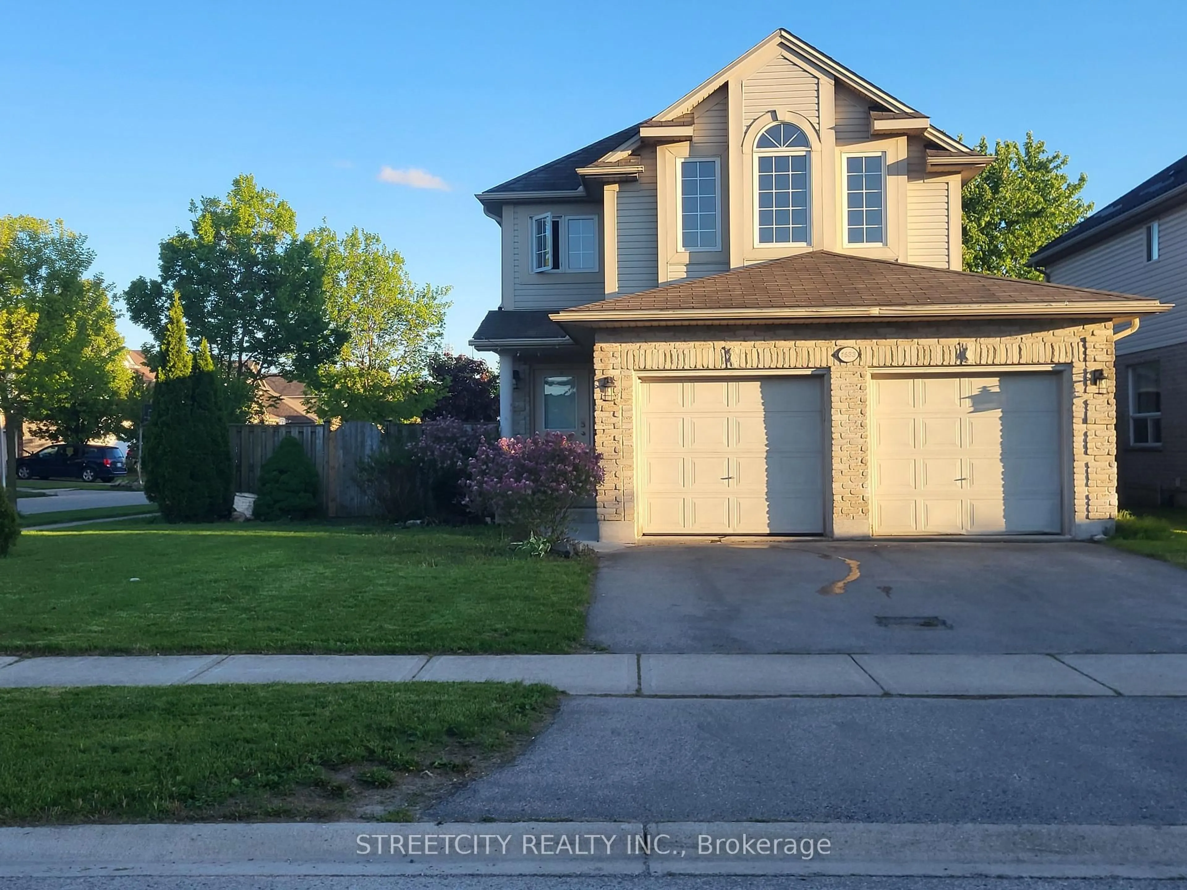 Home with vinyl exterior material, street for 1633 McNeil Pl, London South Ontario N6M 0A3