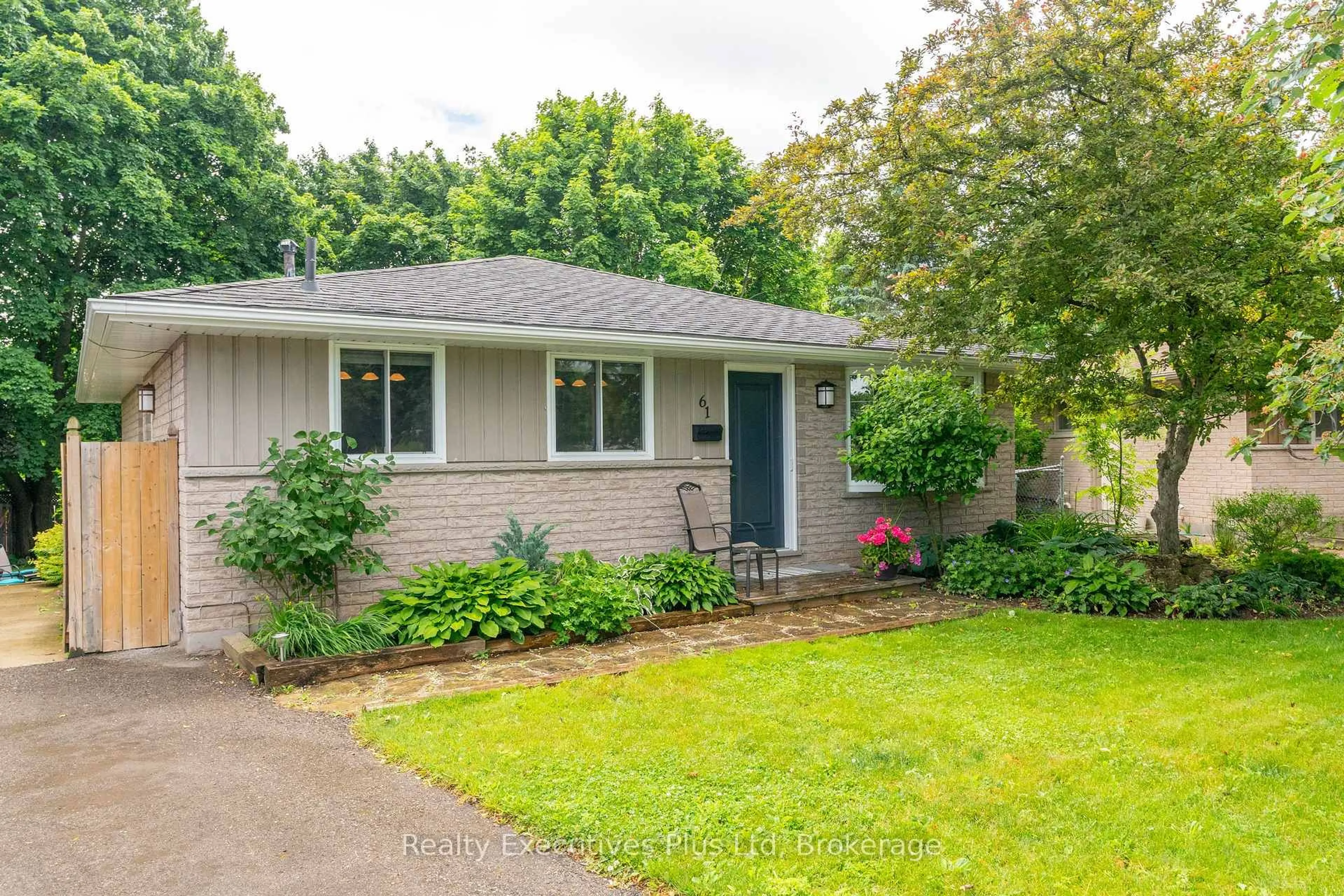 Home with vinyl exterior material, street for 61 Mcilwraith Cres, Guelph Ontario N1E 6J4