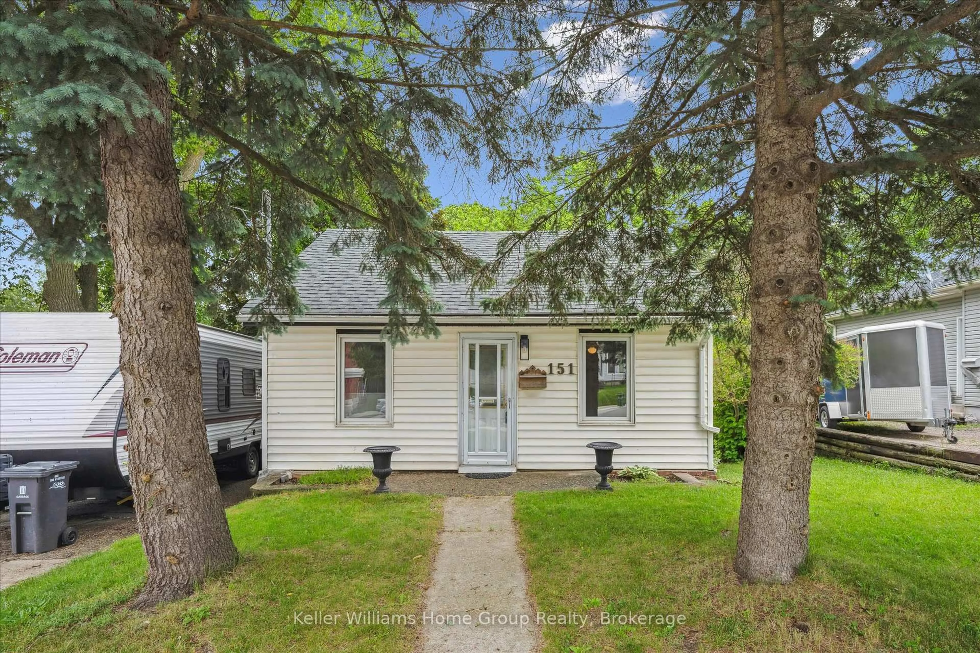 Home with vinyl exterior material, street for 151 Metcalfe St, Guelph Ontario N1E 4Y4