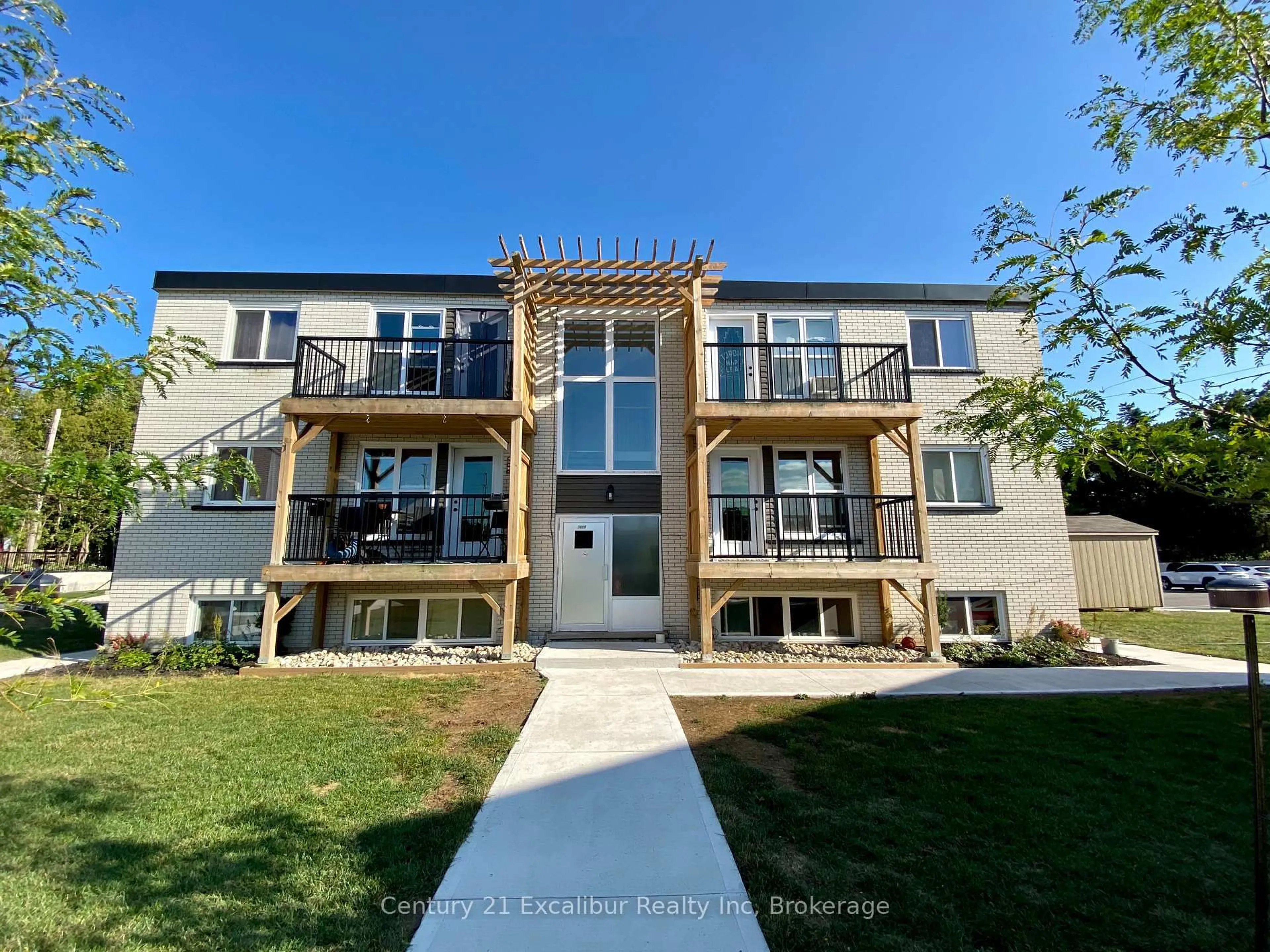A pic from outside/outdoor area/front of a property/back of a property/a pic from drone, unknown for 360 Queen St #15, Centre Wellington Ontario N1M 1T4