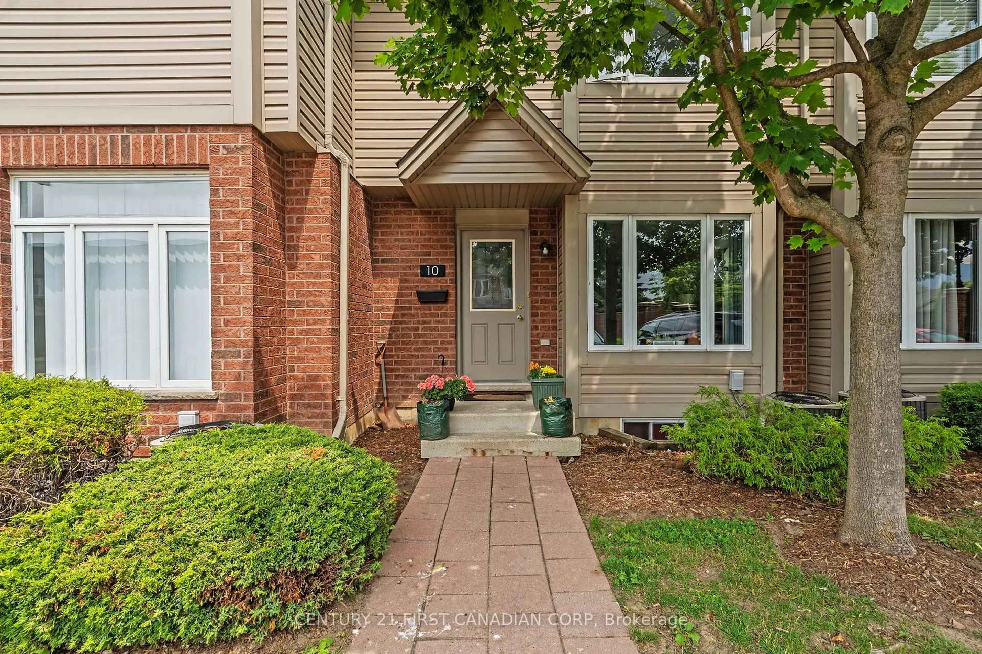 Unknown for 1921 Father Dalton Ave #10, London North Ontario N5X 4S1