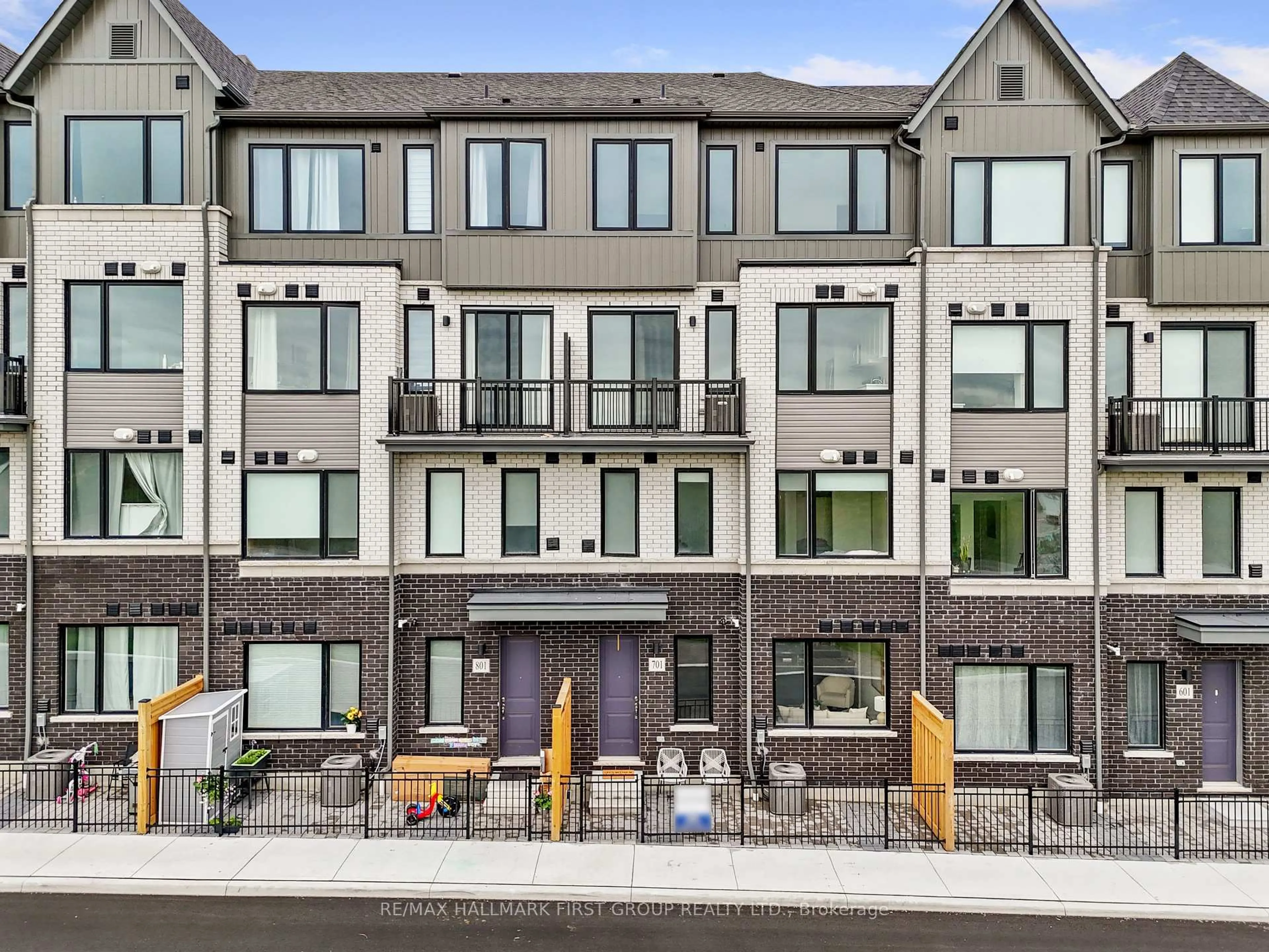 Patio, street for 160 Densmore Rd #701, Cobourg Ontario K9A 0X8