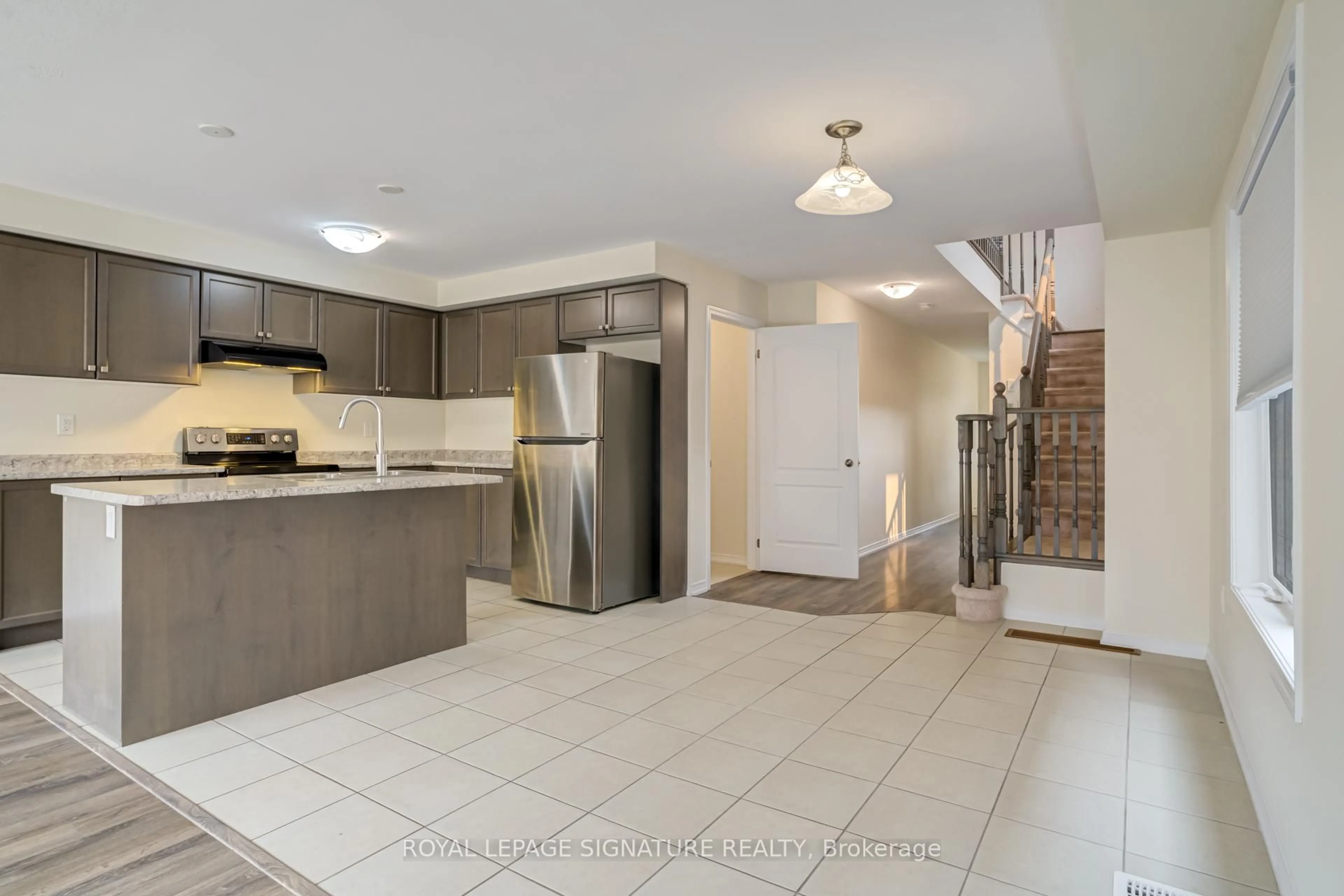 Open concept kitchen, ceramic/tile floor for 7774 Hackberry Tr, Niagara Falls Ontario L2H 3R5