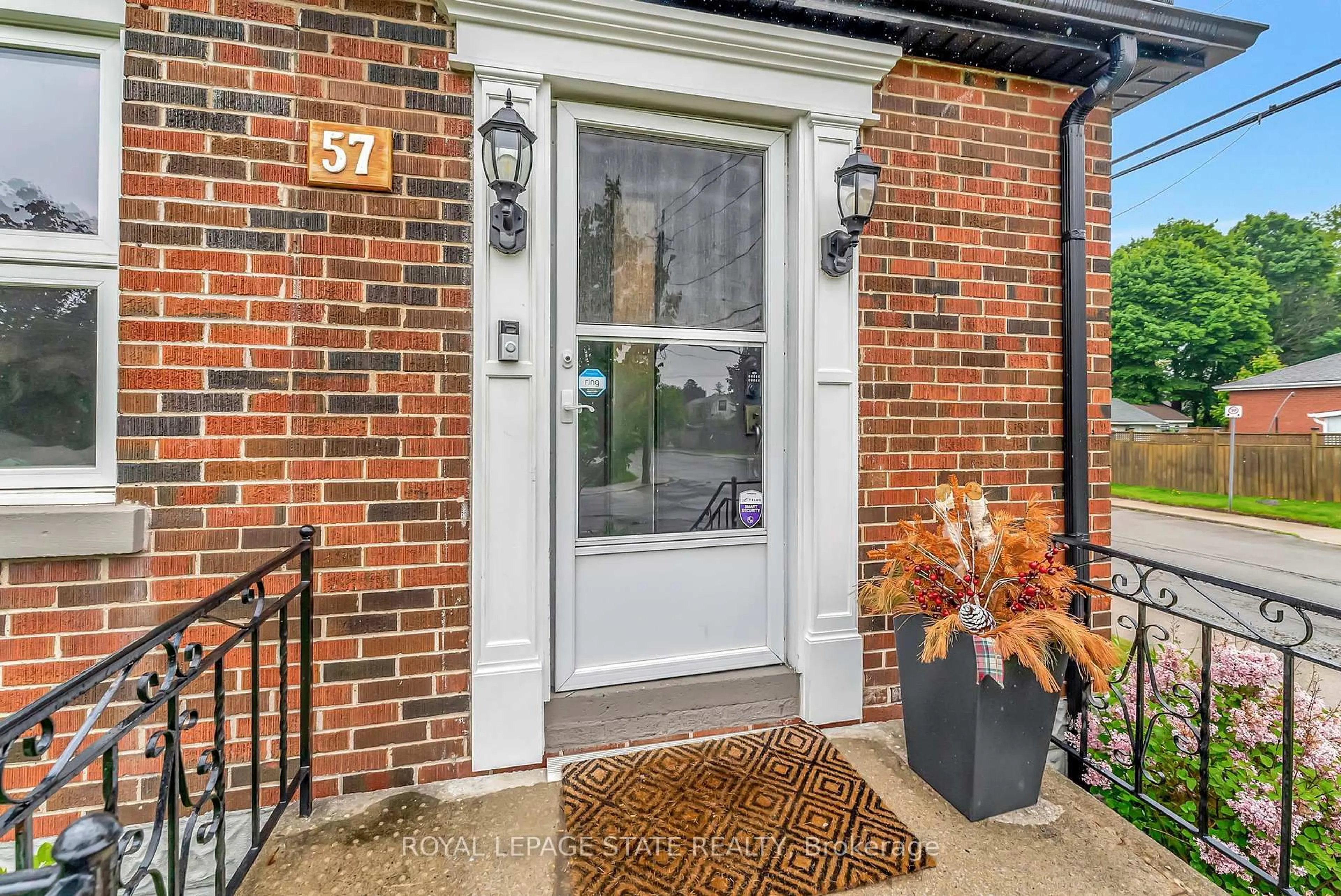 Indoor entryway for 57 West 4th St, Hamilton Ontario L9C 3M5