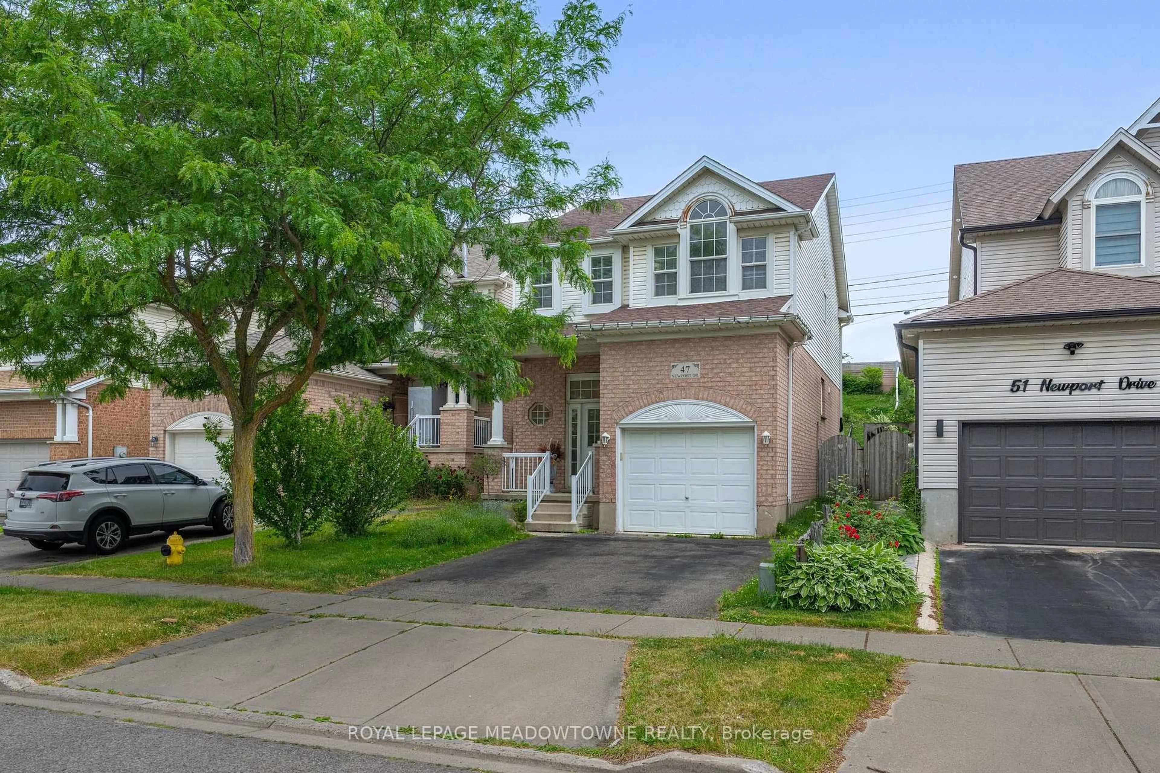 Home with vinyl exterior material, street for 47 Newport Dr, Cambridge Ontario N3H 5P7
