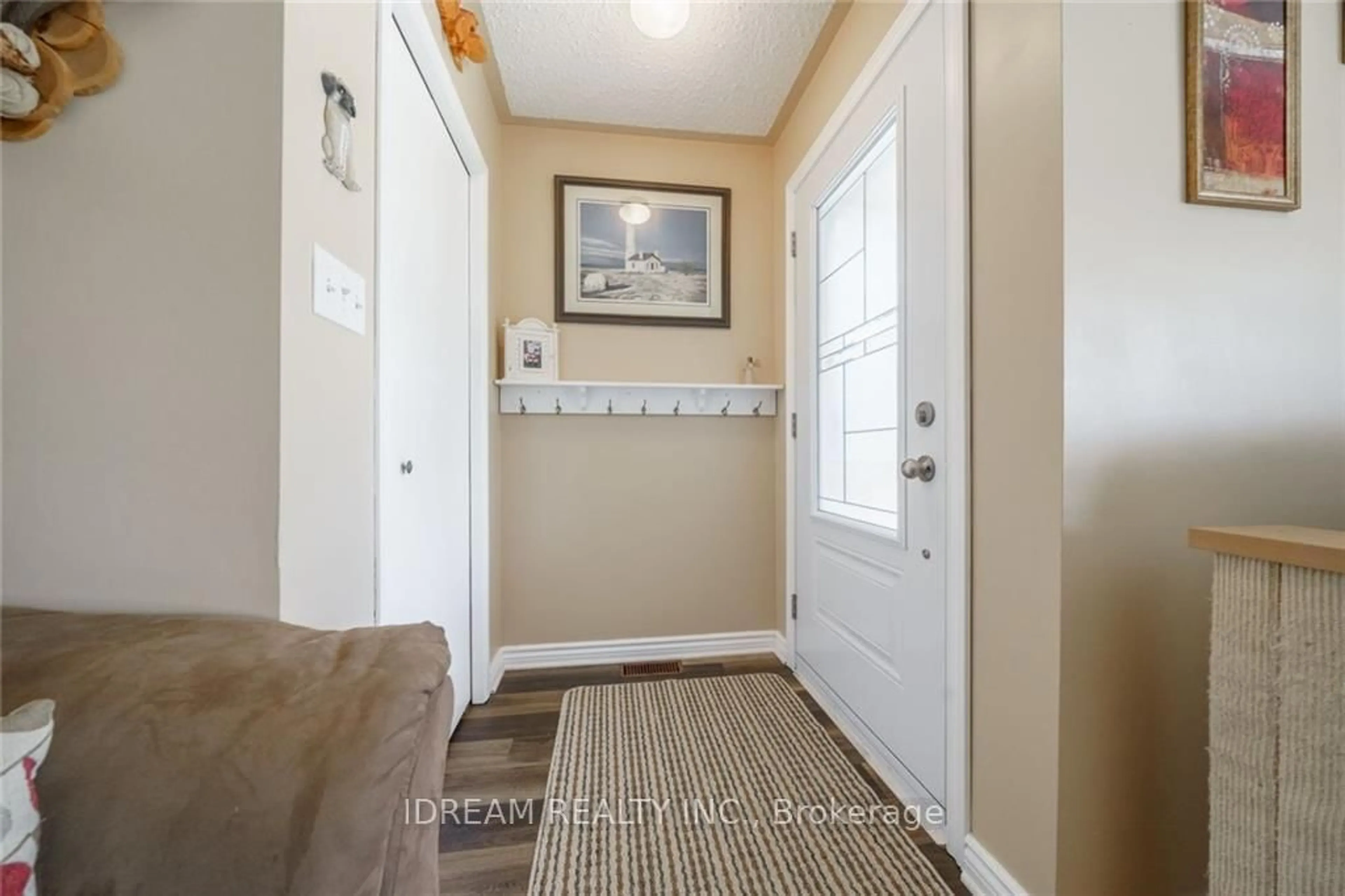 Indoor entryway for 310 Brant St, Haldimand Ontario N1A 2A8