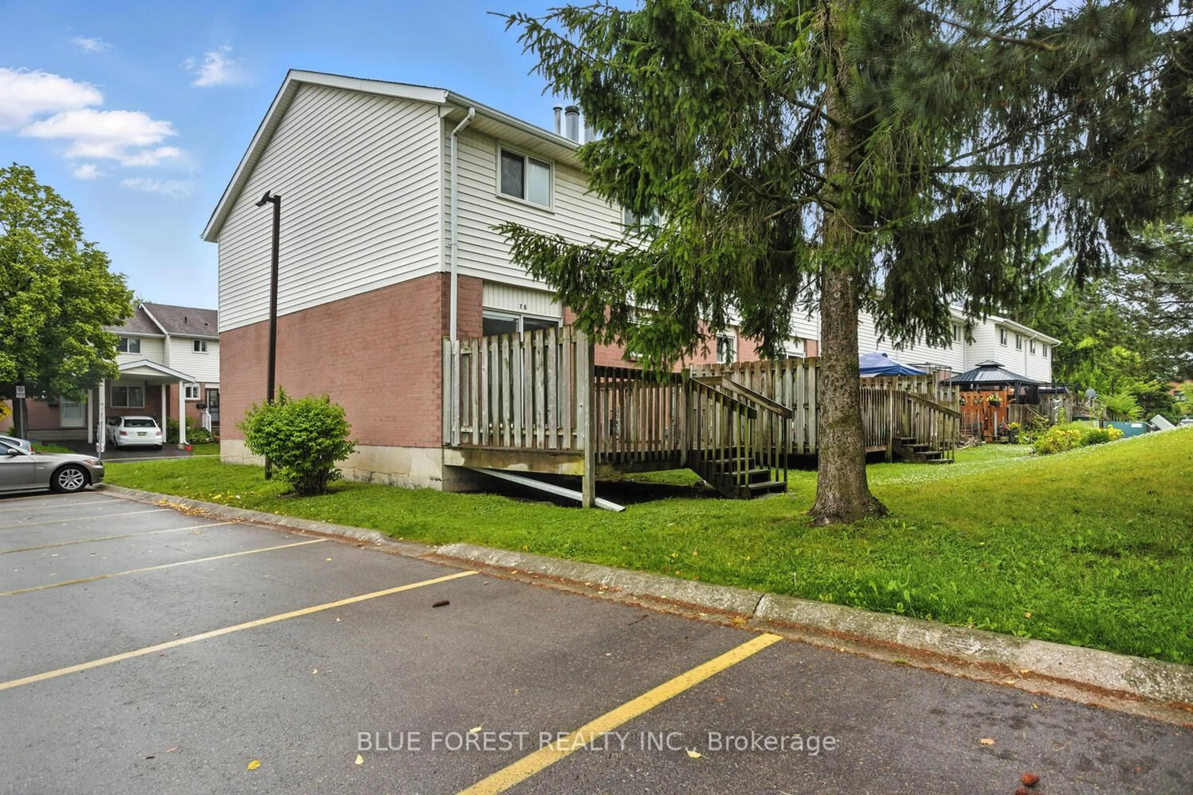 Patio, street for 1318 Highbury Ave #76, London East Ontario N5Y 5E5