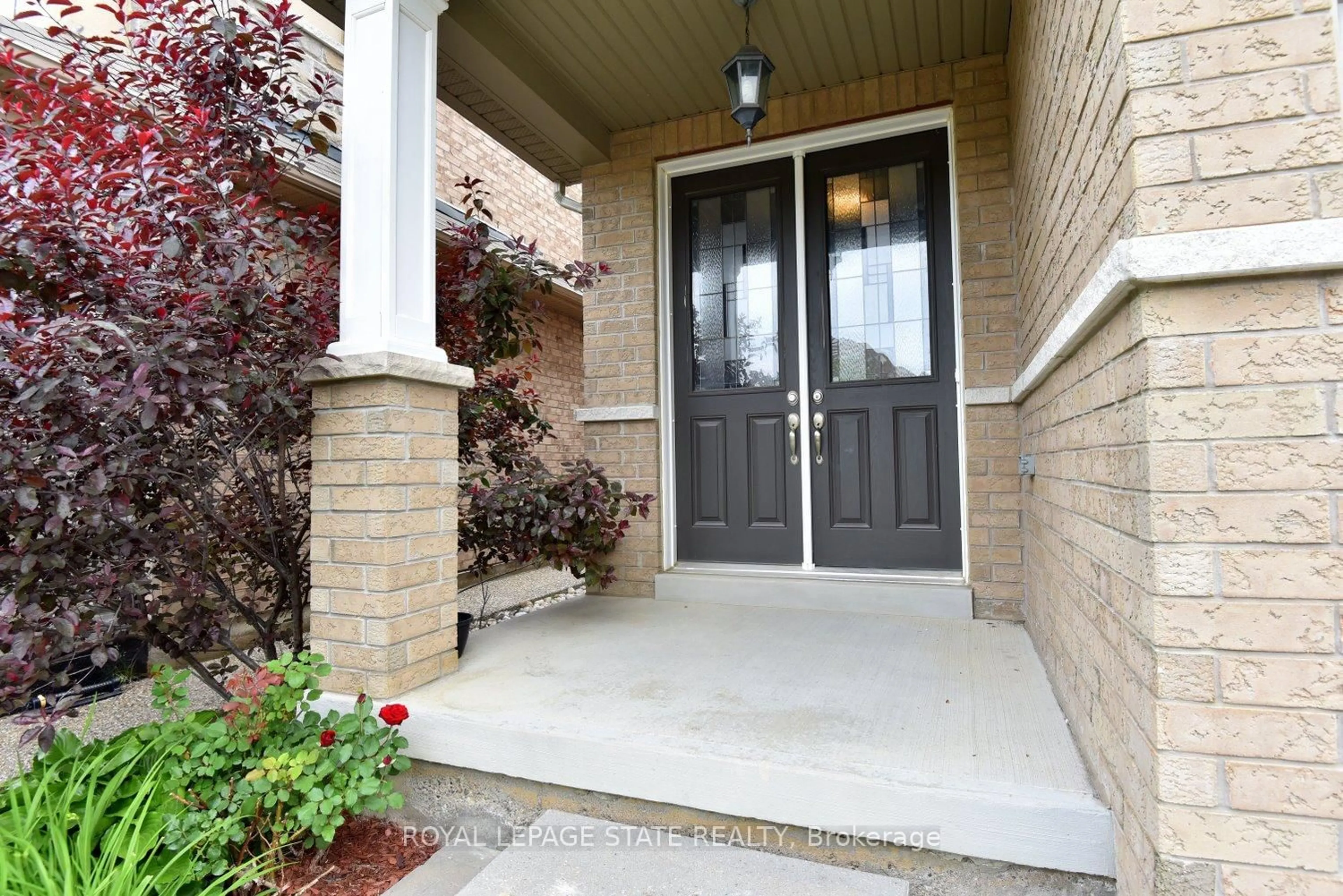 Indoor entryway for 82 Chaumont Dr, Hamilton Ontario L8J 1K5