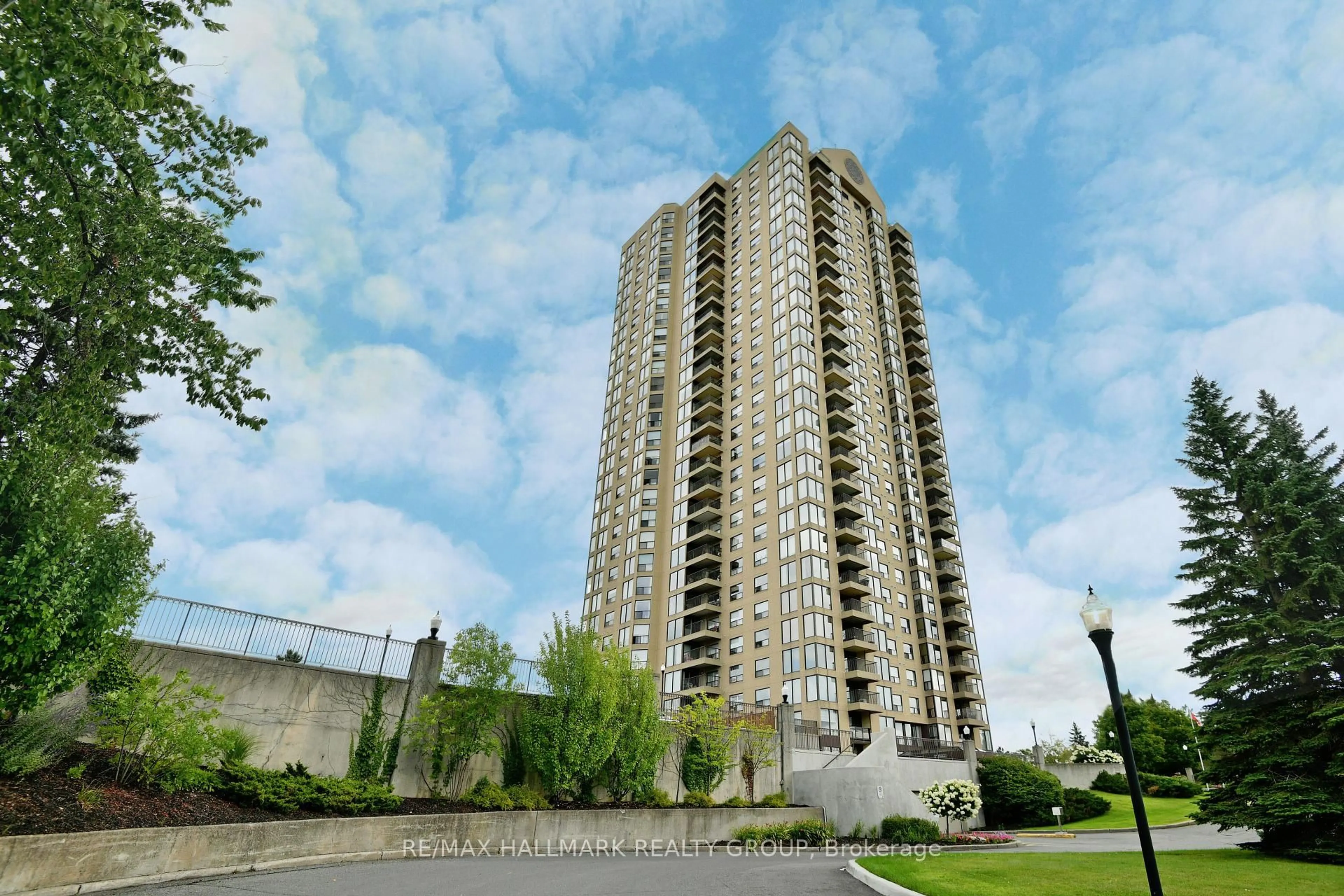 Unknown for 545 St. Laurent Blvd #503, Ottawa Ontario K1K 4H9