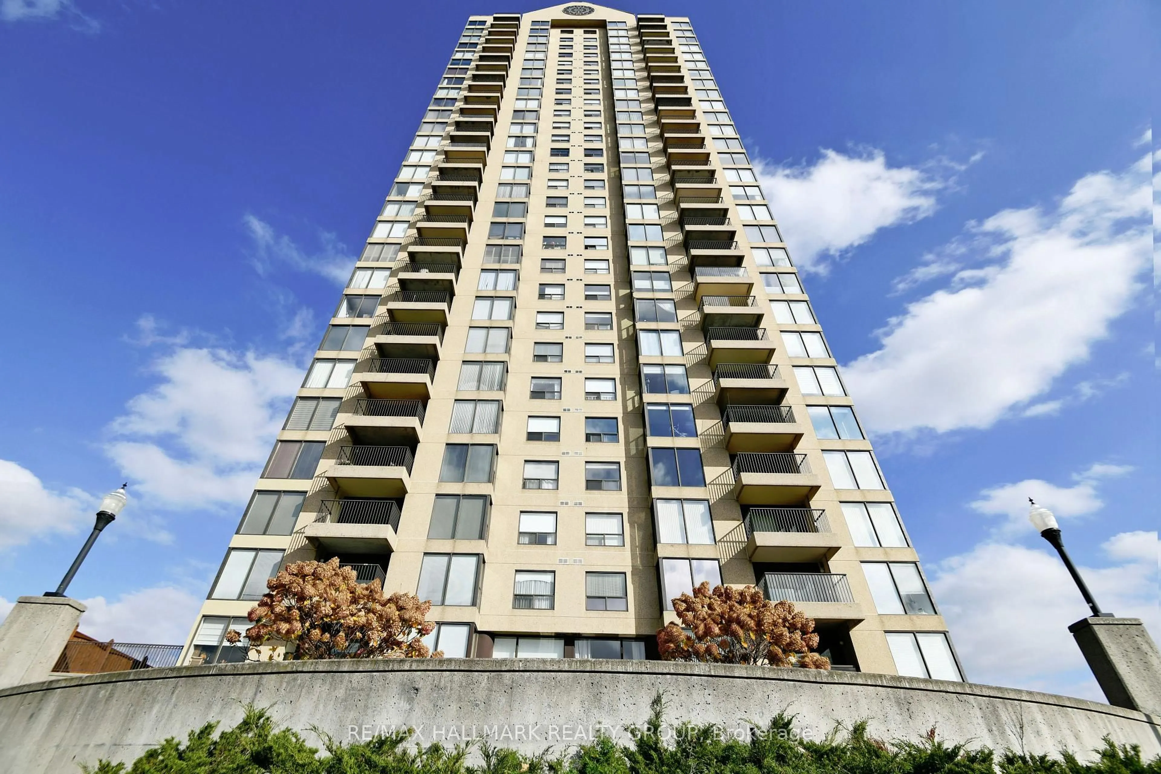 Balcony in the apartment, building for 545 St. Laurent Blvd #503, Ottawa Ontario K1K 4H9