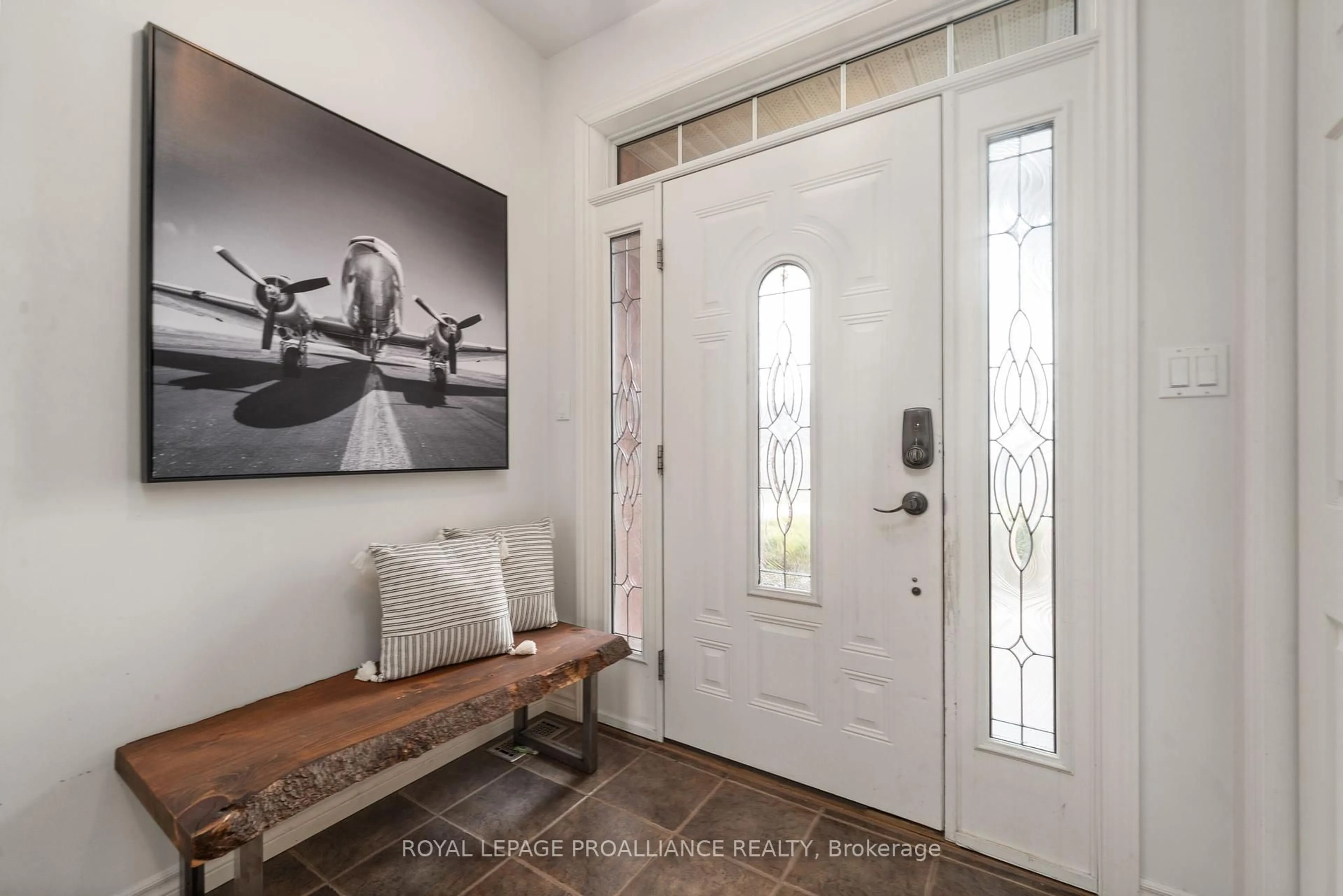 Indoor entryway for 17 Gavey St, Belleville Ontario K8N 4Z5