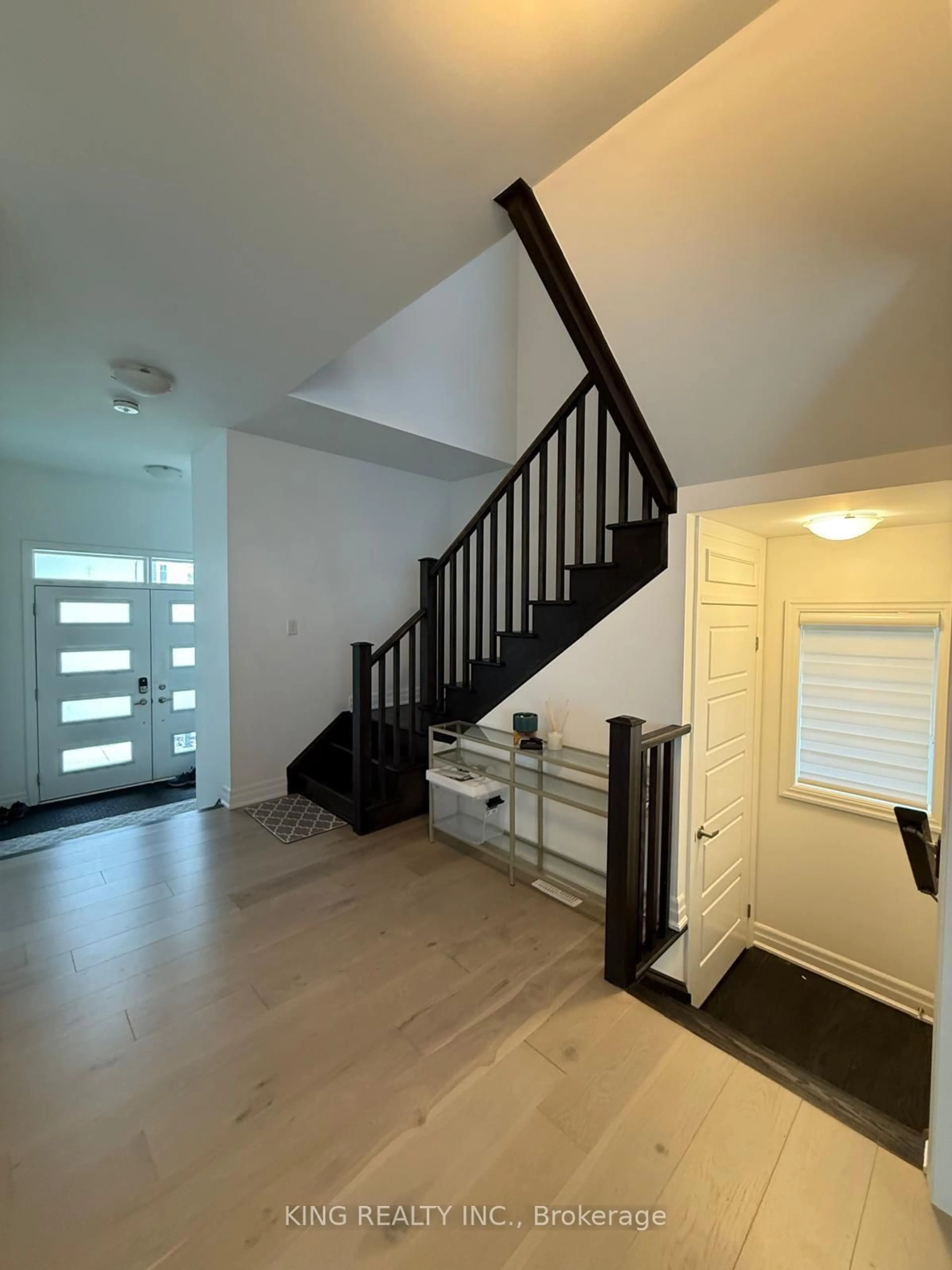 Indoor entryway for 18 Routley St, Kitchener Ontario N2R 0S2