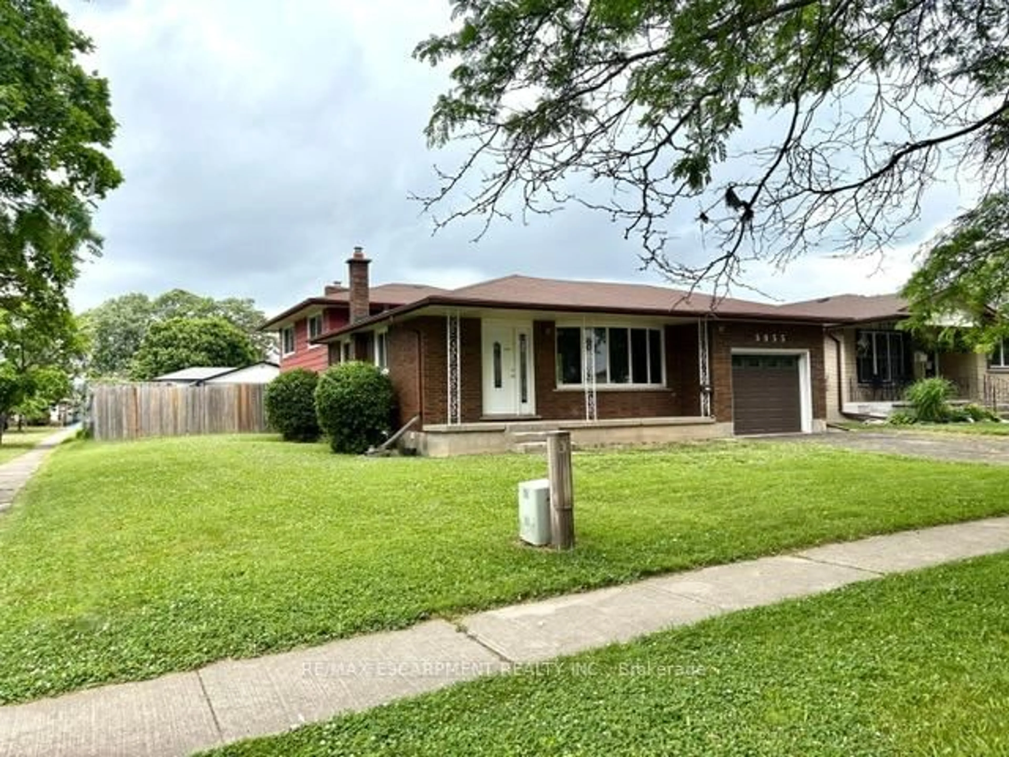 Home with brick exterior material, street for 5955 Frontenac St, Niagara Falls Ontario L2G 3B1