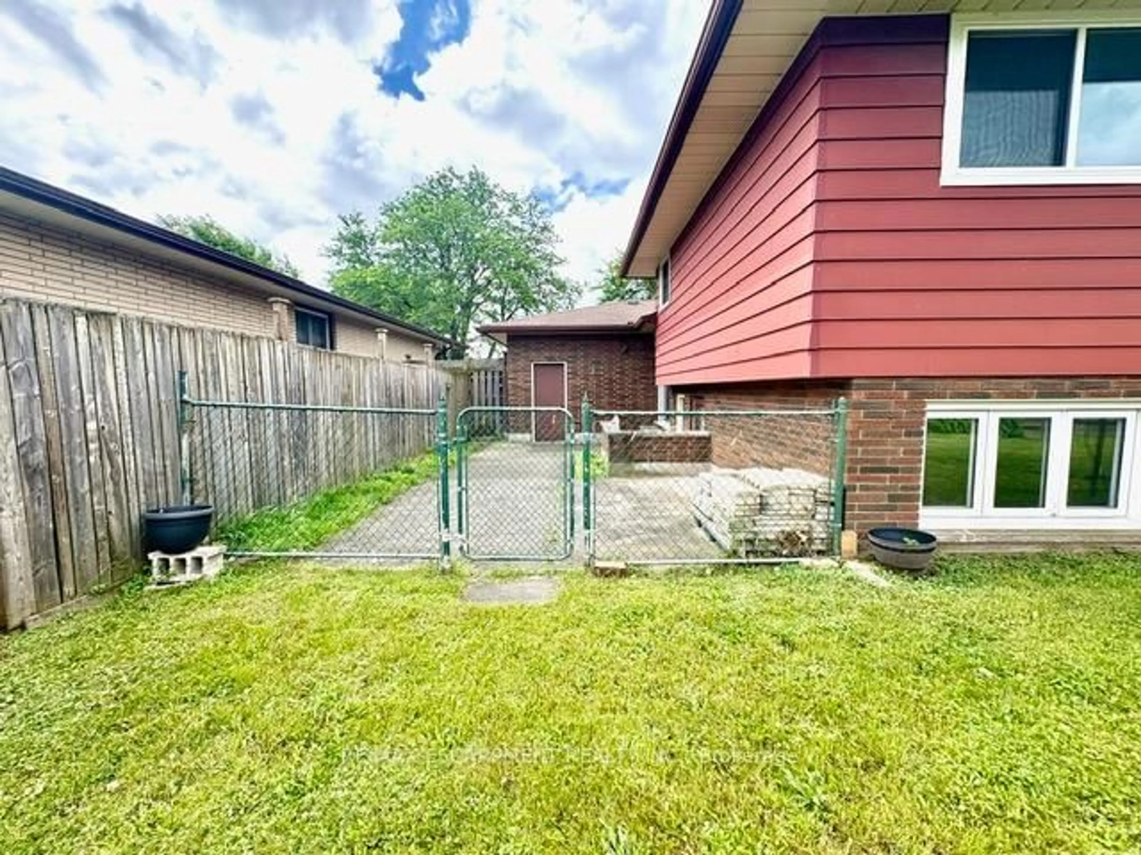 Unknown for 5955 Frontenac St, Niagara Falls Ontario L2G 3B1