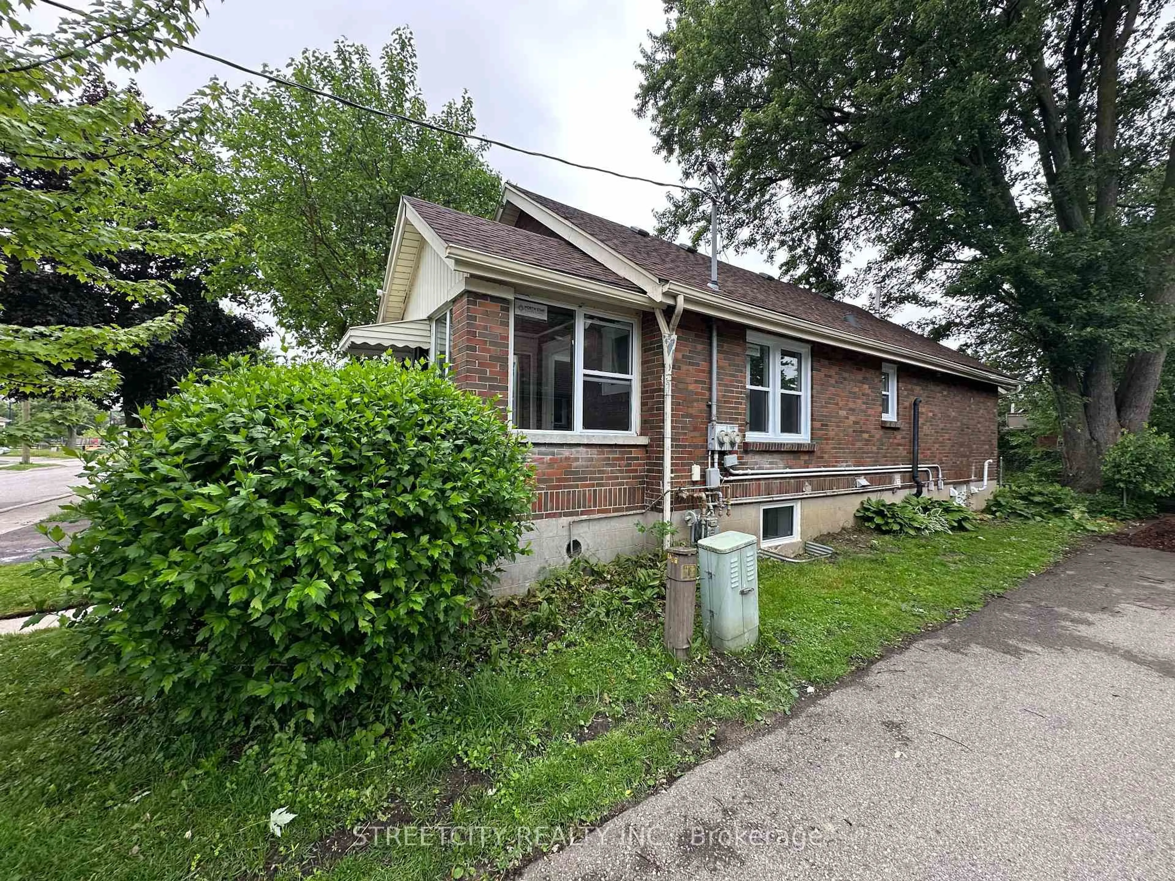 Unknown for 437 Charlotte St, London East Ontario N5W 4A5