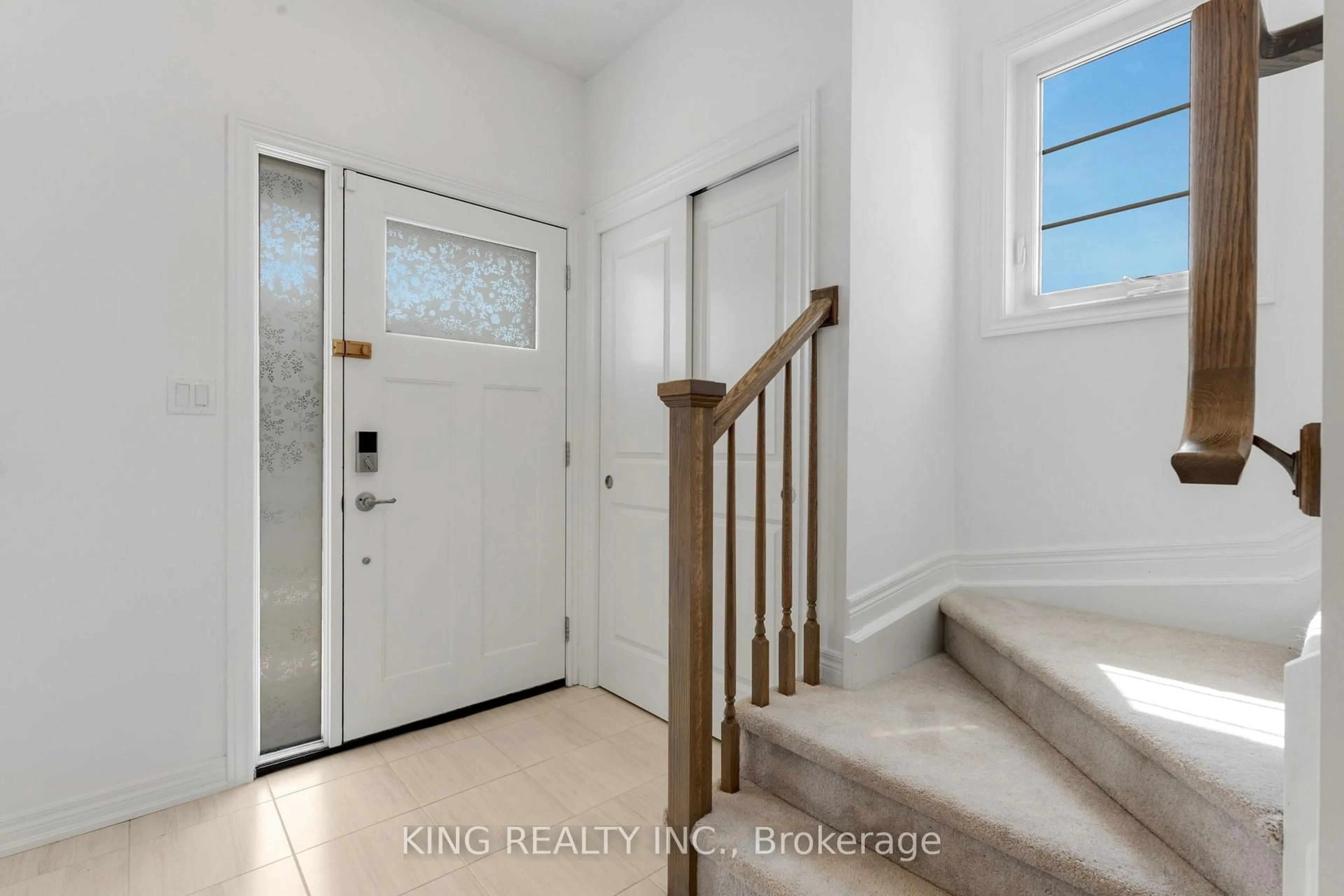Indoor entryway for 59 Lymburner St, Pelham Ontario L3B 5N5