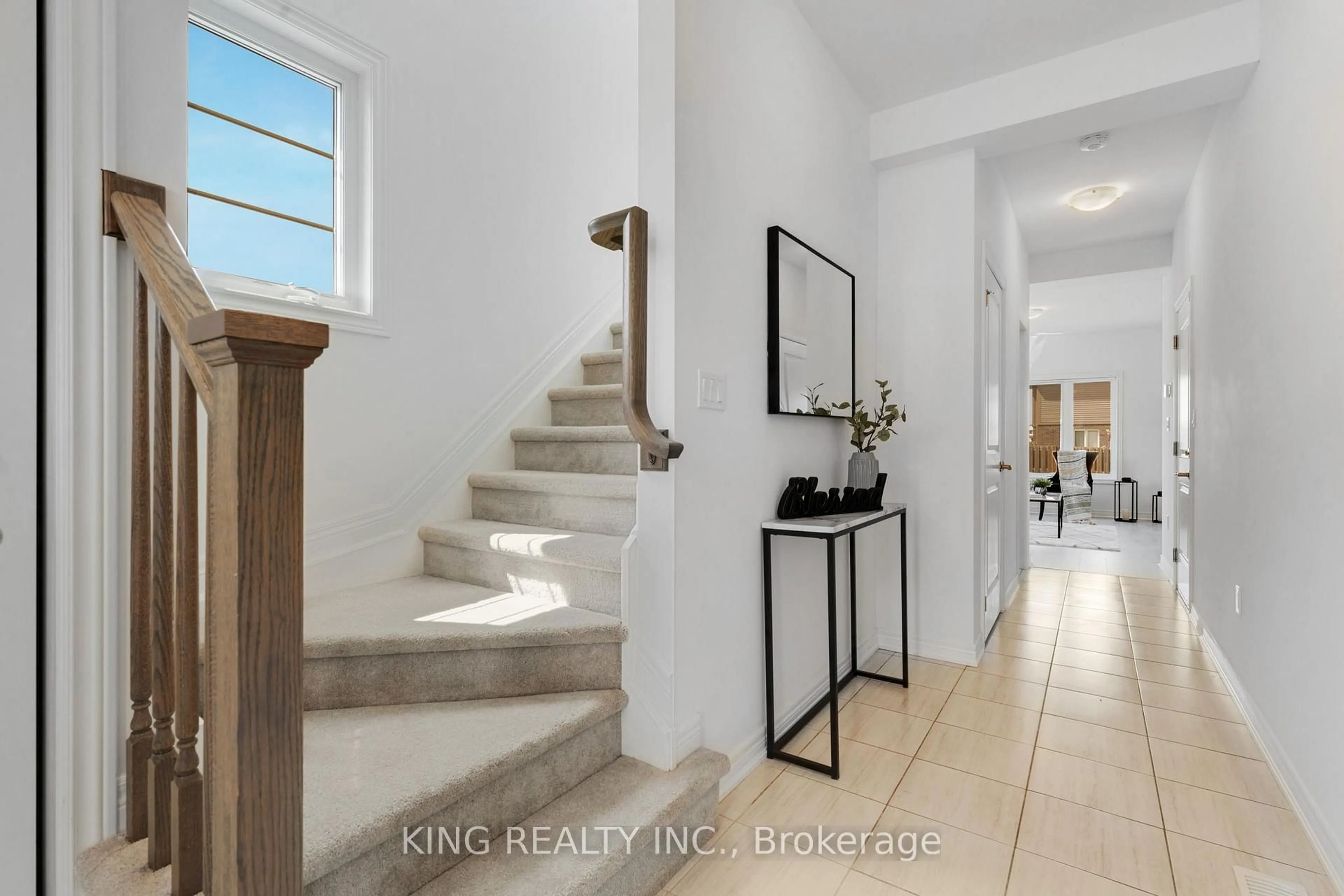 Indoor entryway for 59 Lymburner St, Pelham Ontario L3B 5N5