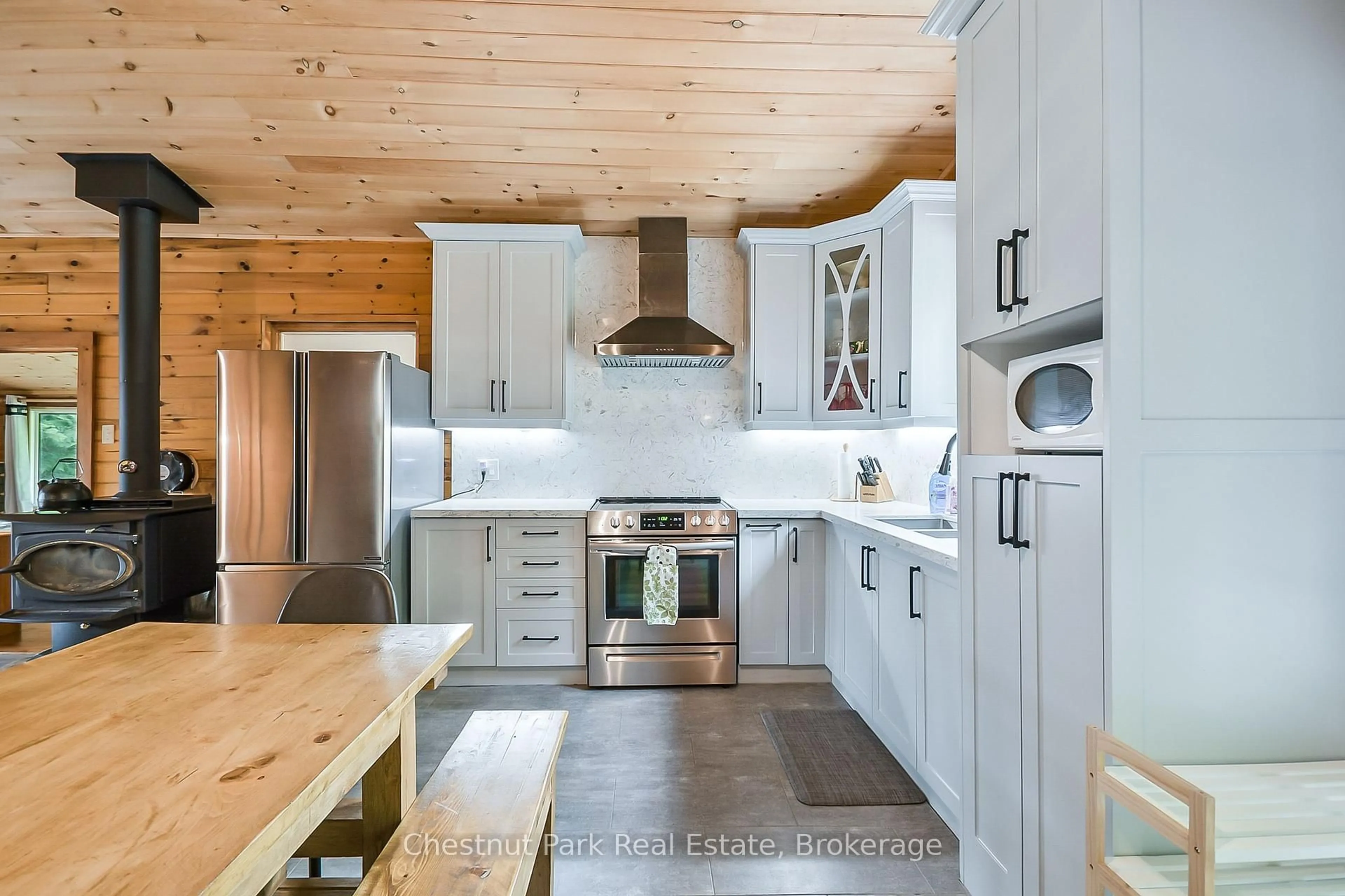 Contemporary kitchen, unknown for 1002 Leech Lake Point Rd, Bracebridge Ontario P1L 1X3
