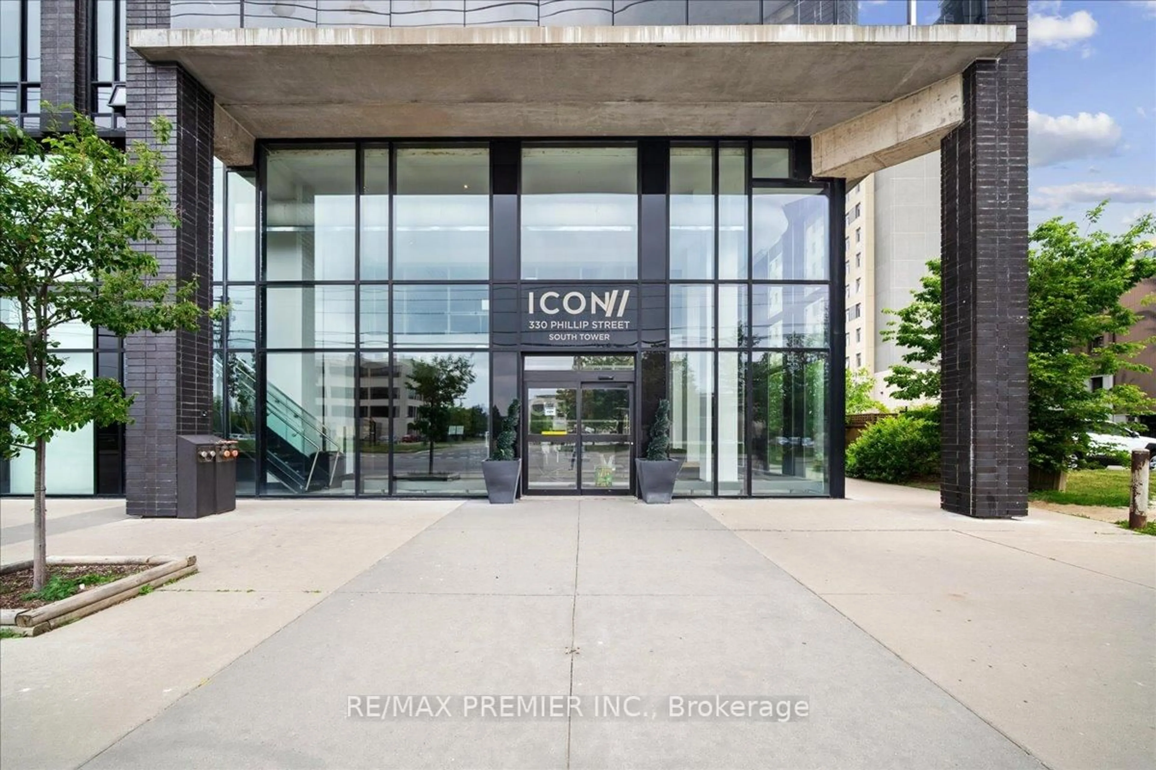 Indoor foyer for 330 Phillip St #1007, Waterloo Ontario N2L 3W9