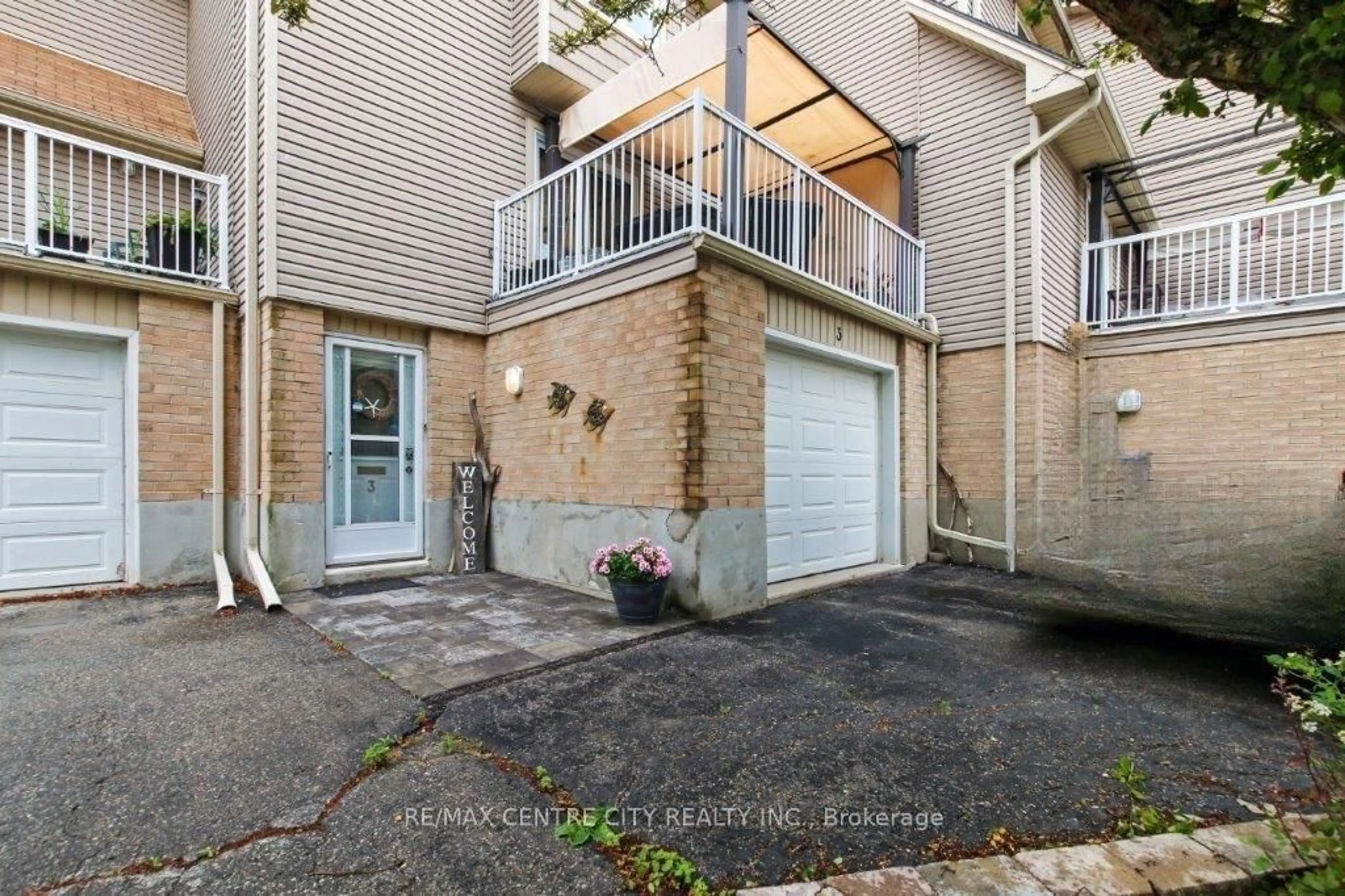 Patio, street for 301 CARLOW Rd #3, Central Elgin Ontario N5L 1B7