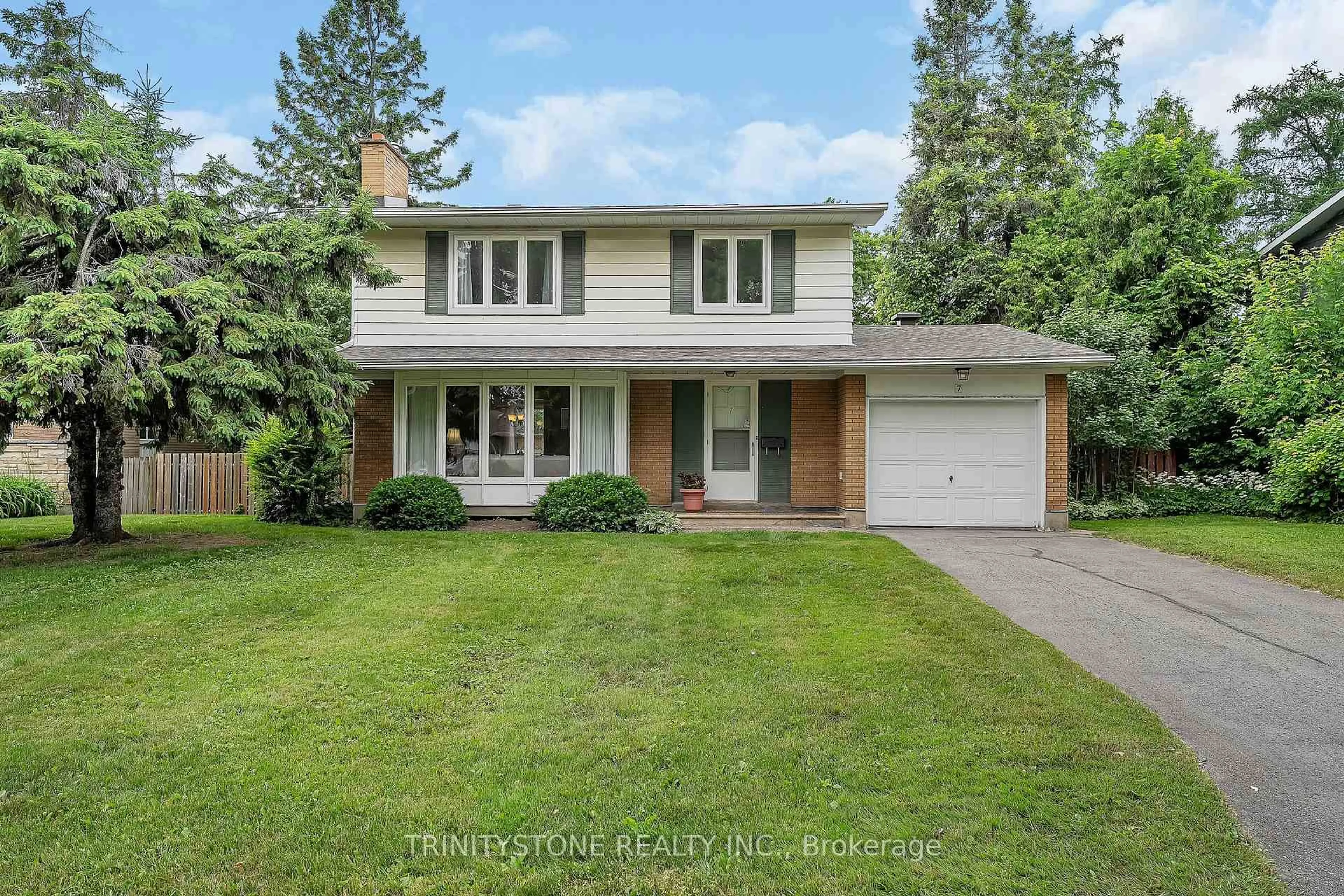 Home with vinyl exterior material, street for 7 Pulford Cres, Ottawa Ontario K2B 6L6