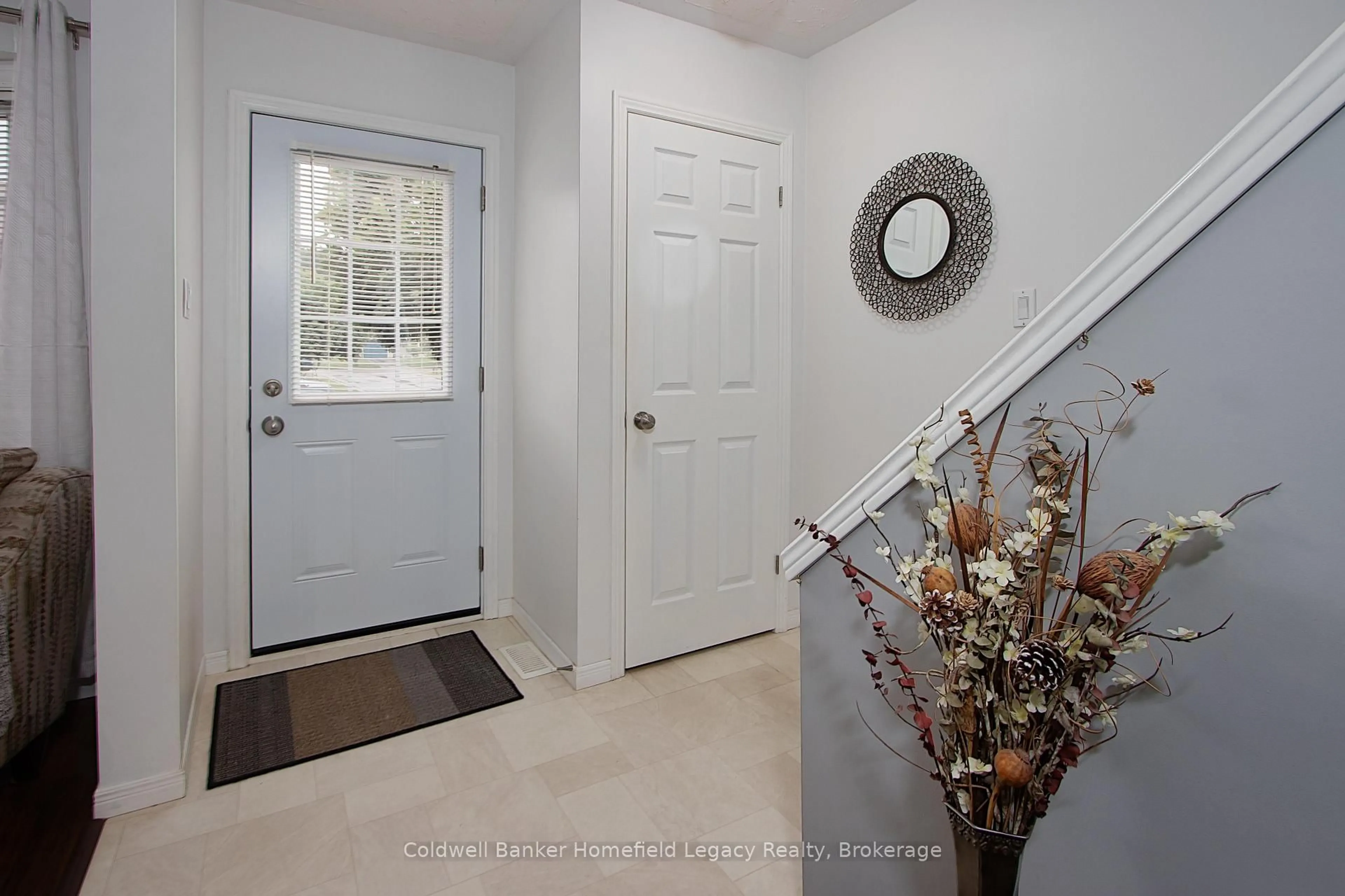 Indoor entryway for 20 Southvale Rd #17, St. Marys Ontario N4X 1E9