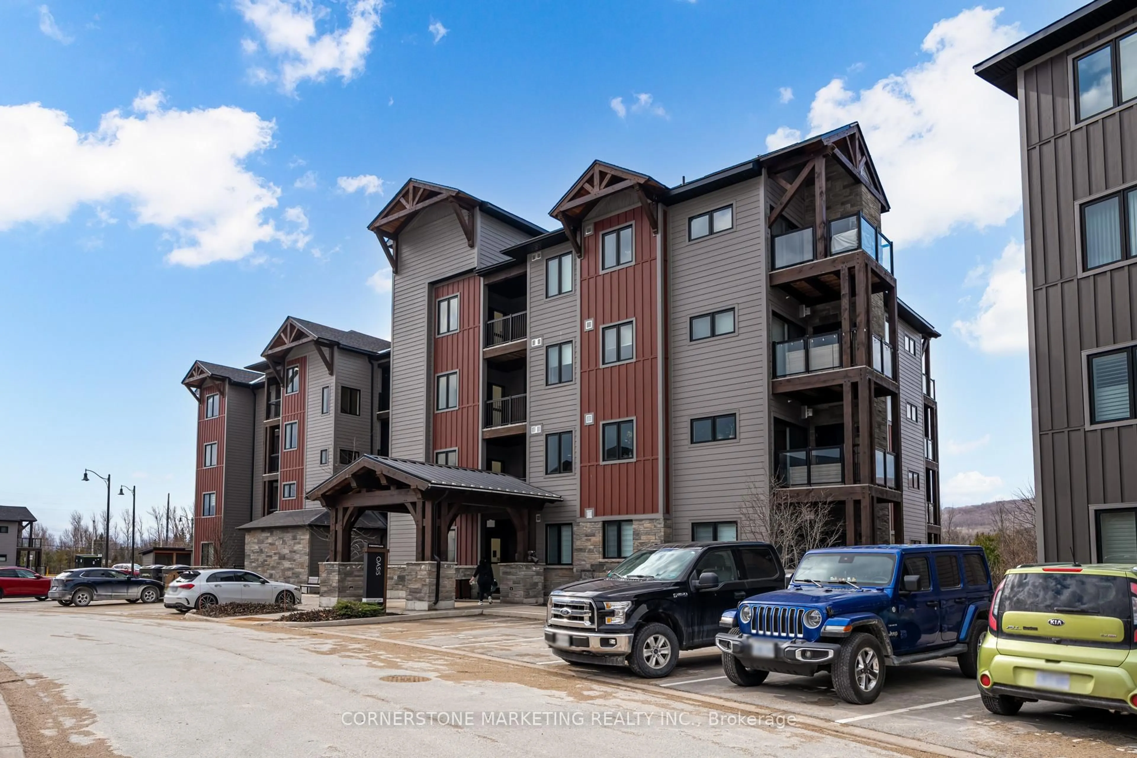 A pic from outside/outdoor area/front of a property/back of a property/a pic from drone, building for 20 Beckwith Lane #201, Blue Mountains Ontario L9Y 3B6