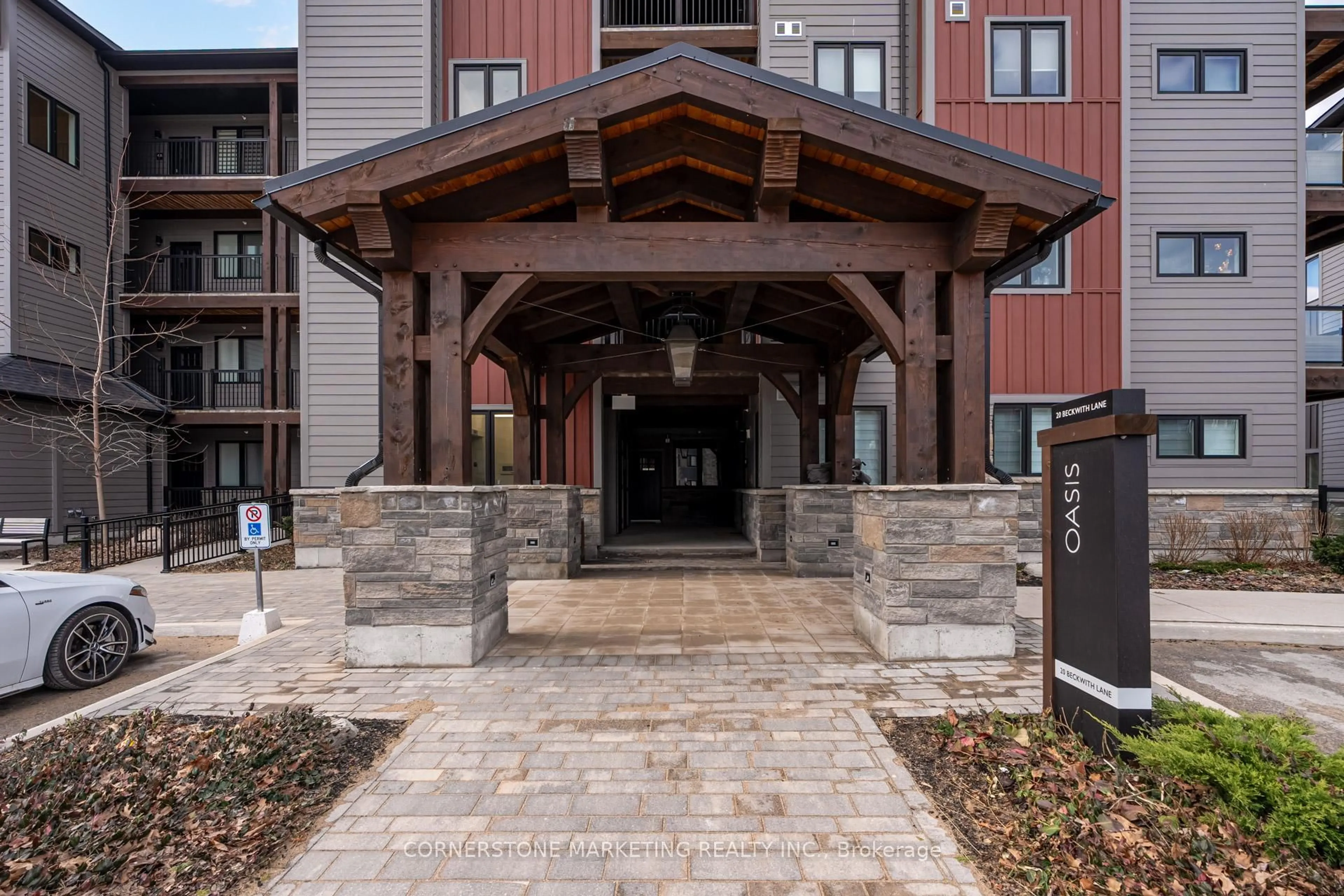 Indoor entryway for 20 Beckwith Lane #201, Blue Mountains Ontario L9Y 3B6