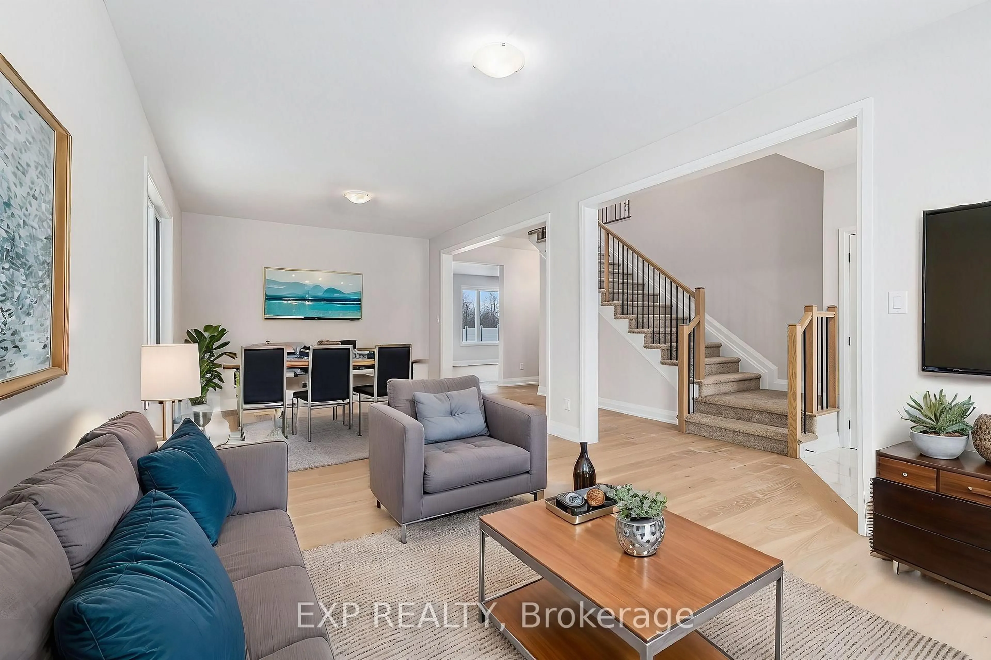 Living room with furniture, unknown for 402 FLEET CANUCK Private, Ottawa Ontario K2M 0M5