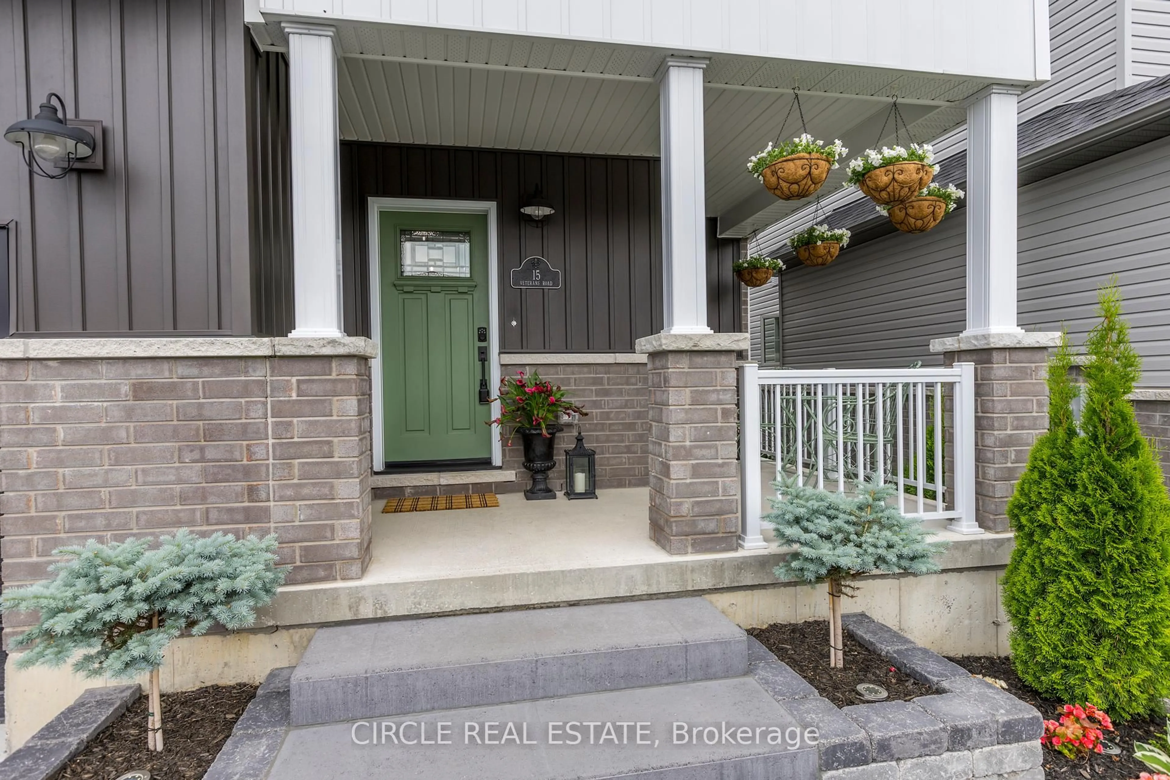 Indoor entryway for 15 Veterans Rd, Peterborough East Ontario K9J 0K1