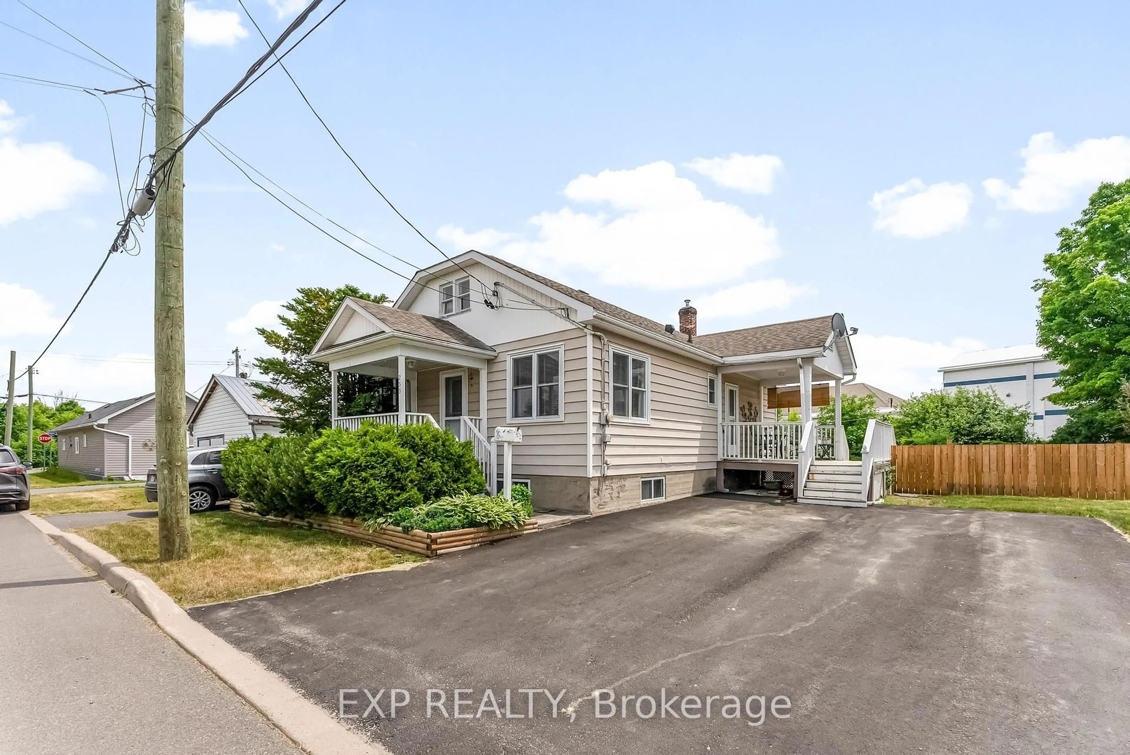 A pic from outside/outdoor area/front of a property/back of a property/a pic from drone, street for 255 Arnprior Ave, Renfrew Ontario K7V 3A3